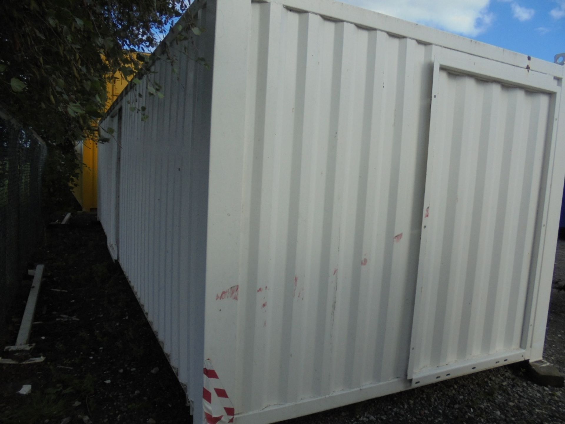 32ft x 10ft Anti Vandal Changing Room - Image 3 of 6