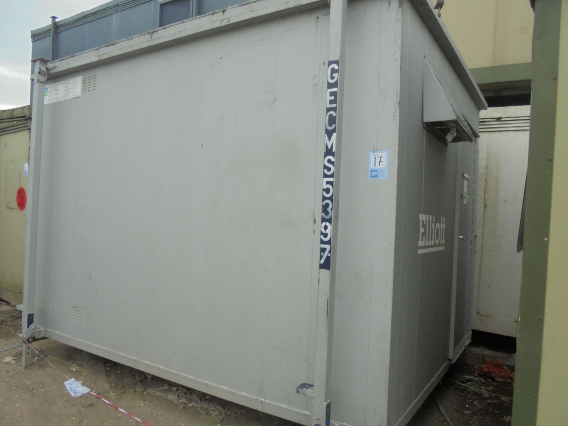 GECMS5397 12ft x 9ft Anti Vandal Jack Leg 2+1 Toilet