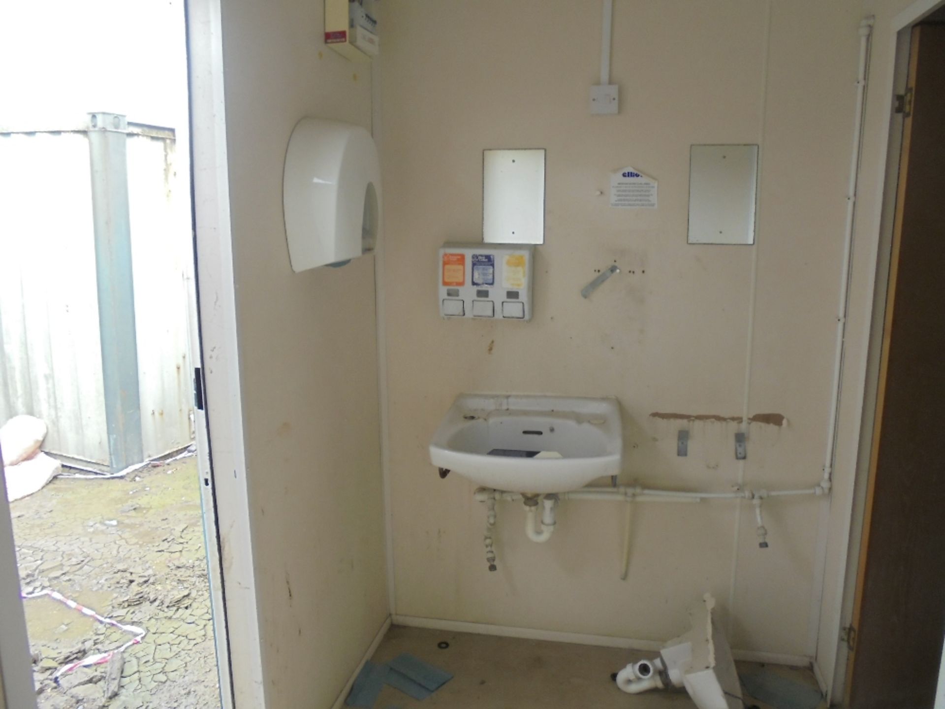ESP15492 13ft x 9ft Anti Vandal 2+1 Toilet - Image 4 of 9
