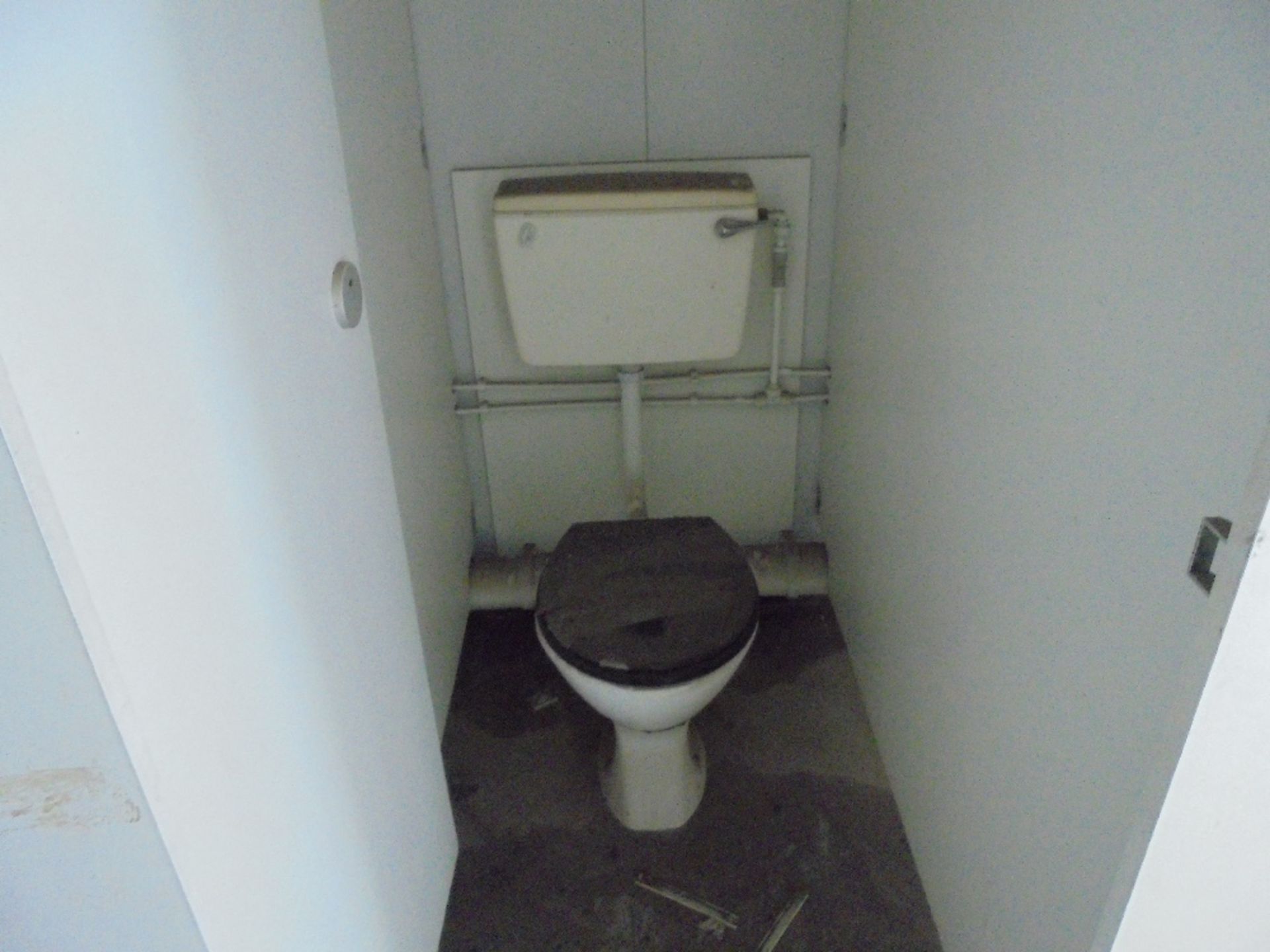ESP14673 12ft x 9ft Anti Vandal Jack Leg 2+1 Toilet - Image 6 of 10