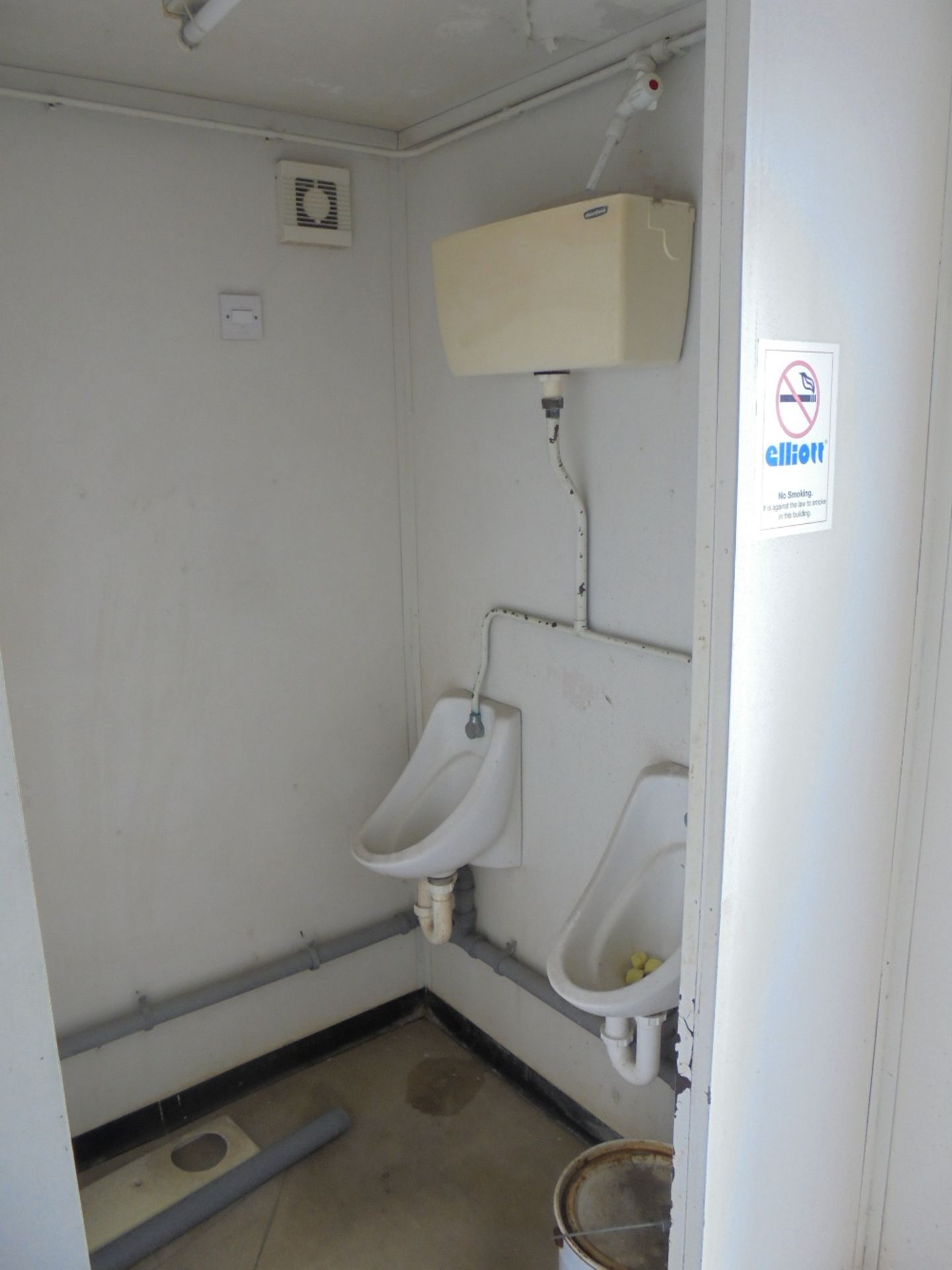 J22018 16ft x 9ft Anti Vandal 3+1 Toilet - Image 5 of 10