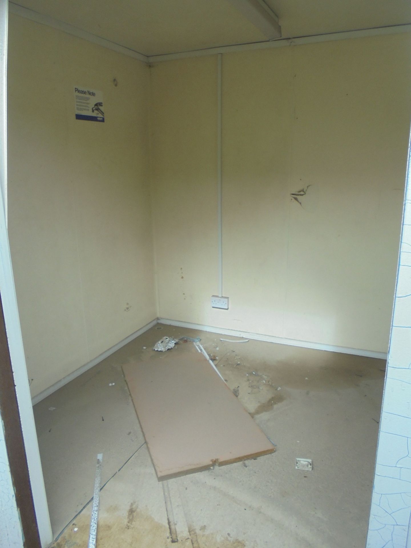 ESP15383 10ft x 8ft Anti Vandal Office - Image 5 of 5