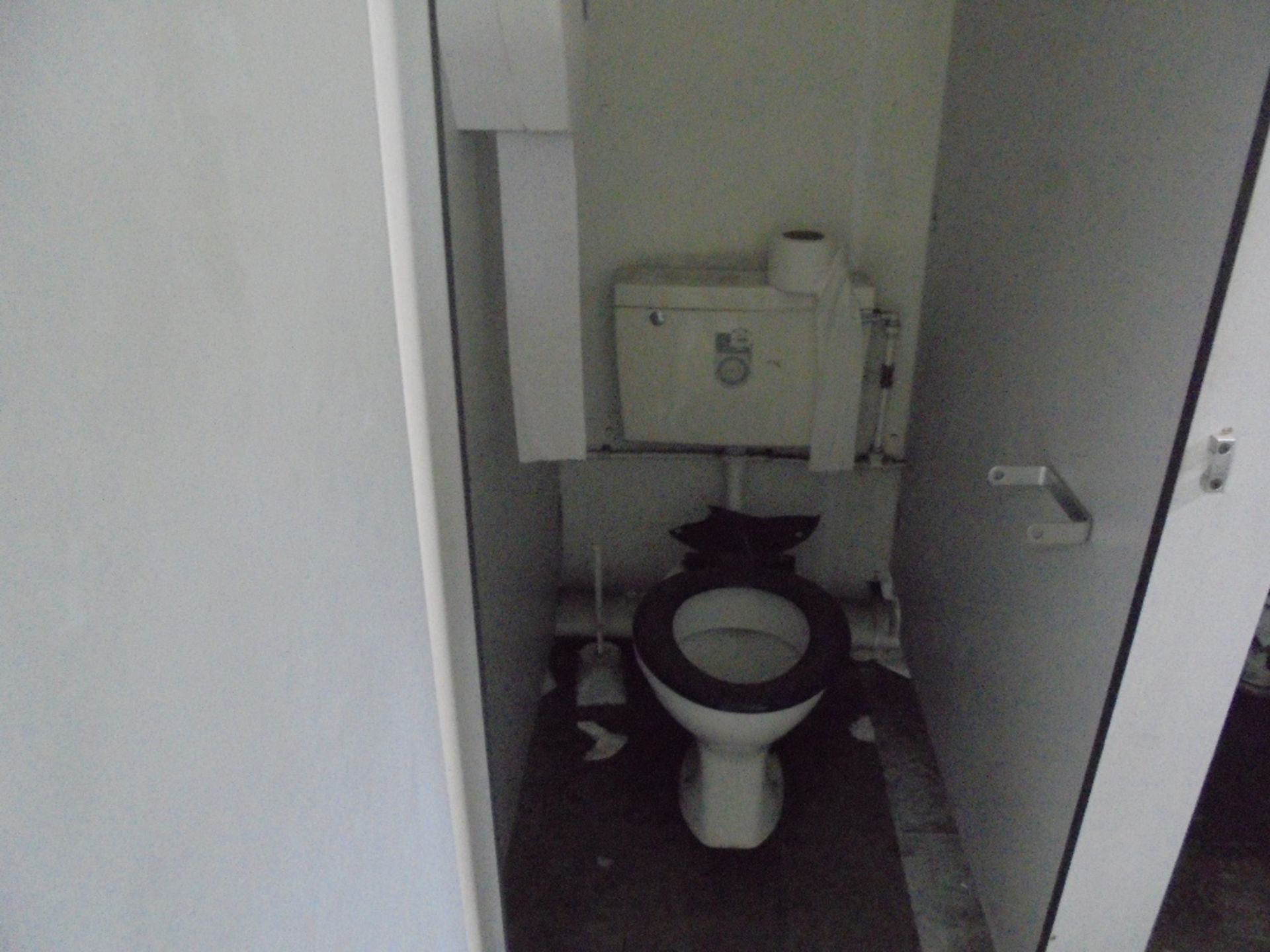 GECMS5397 12ft x 9ft Anti Vandal Jack Leg 2+1 Toilet - Image 6 of 9