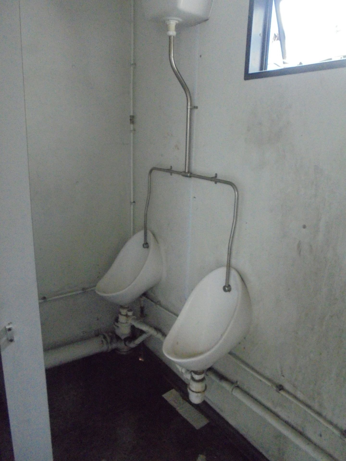 GECMS5397 12ft x 9ft Anti Vandal Jack Leg 2+1 Toilet - Image 5 of 9