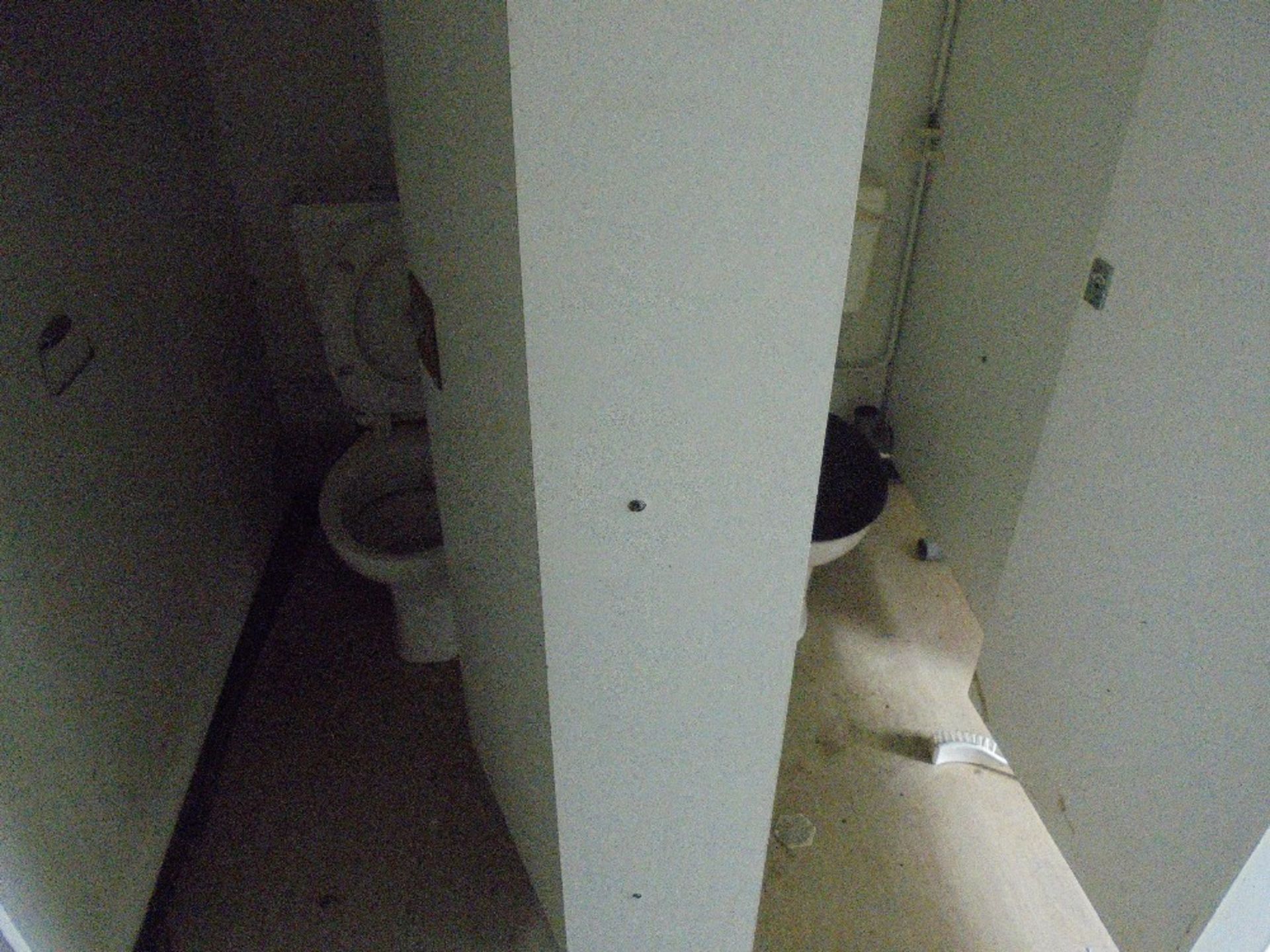 J22018 16ft x 9ft Anti Vandal 3+1 Toilet - Image 6 of 10