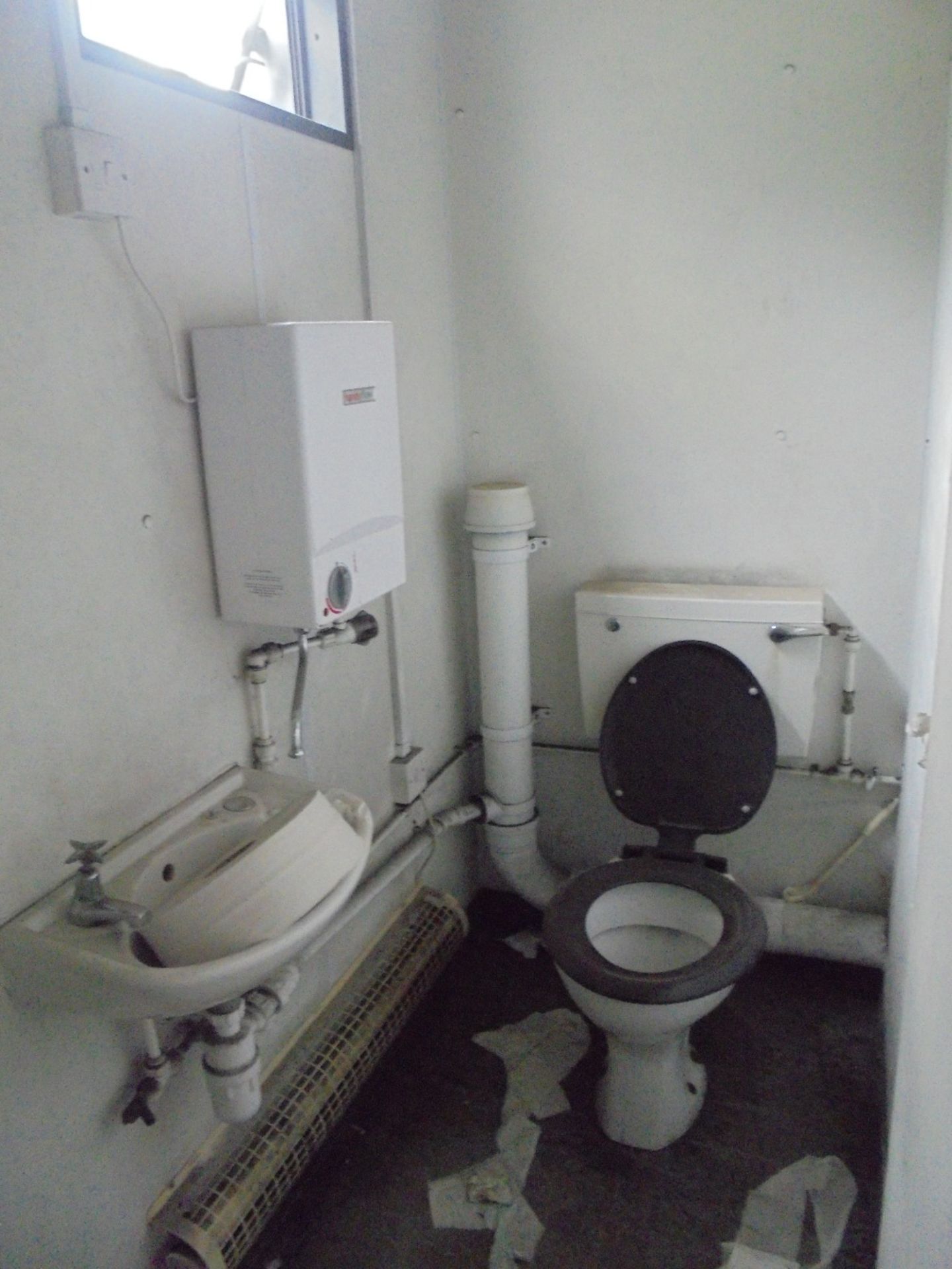 GECMS5397 12ft x 9ft Anti Vandal Jack Leg 2+1 Toilet - Image 8 of 9