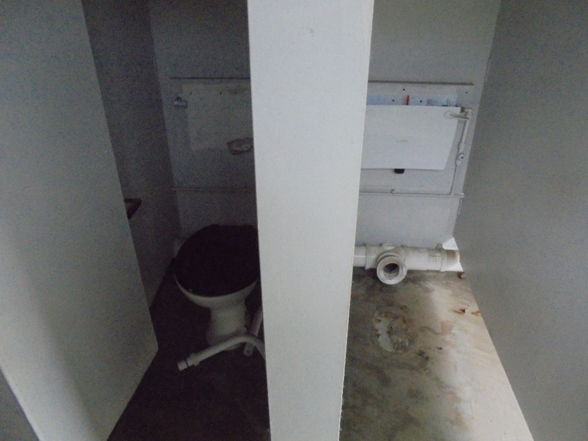 MP12117844 12ft x 8ft Steel Clad Jack Leg 3+1 Toilet - Image 7 of 10