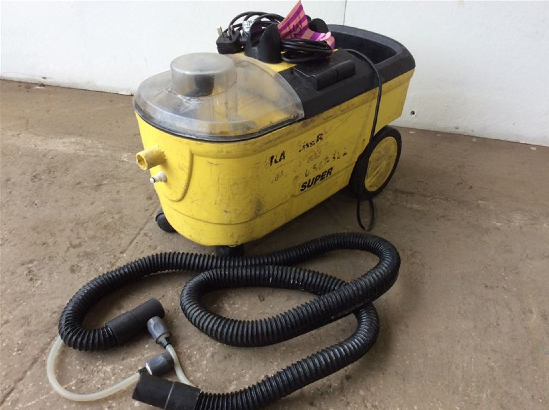 KARCHER PUZZI 100 CARPET CLEANER - SMALL