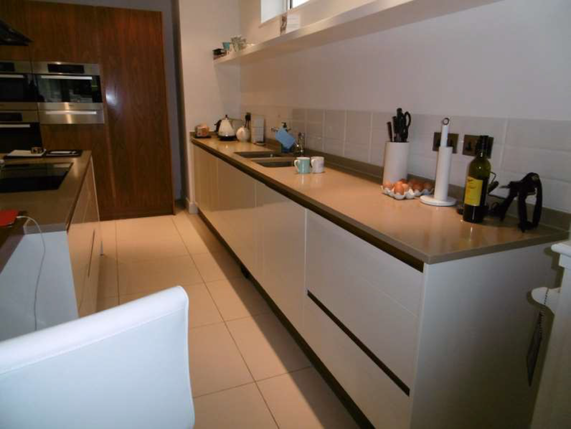 Luxury Contemporary High Glass Cream and Cherry Kitchen with Extensive range of Miele Appliances. - Image 3 of 5