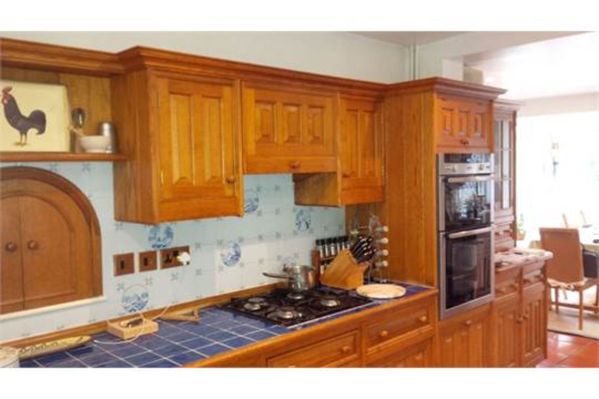 Luxury Used Smallbone English Oak Kitchen and Appliances - Image 4 of 11