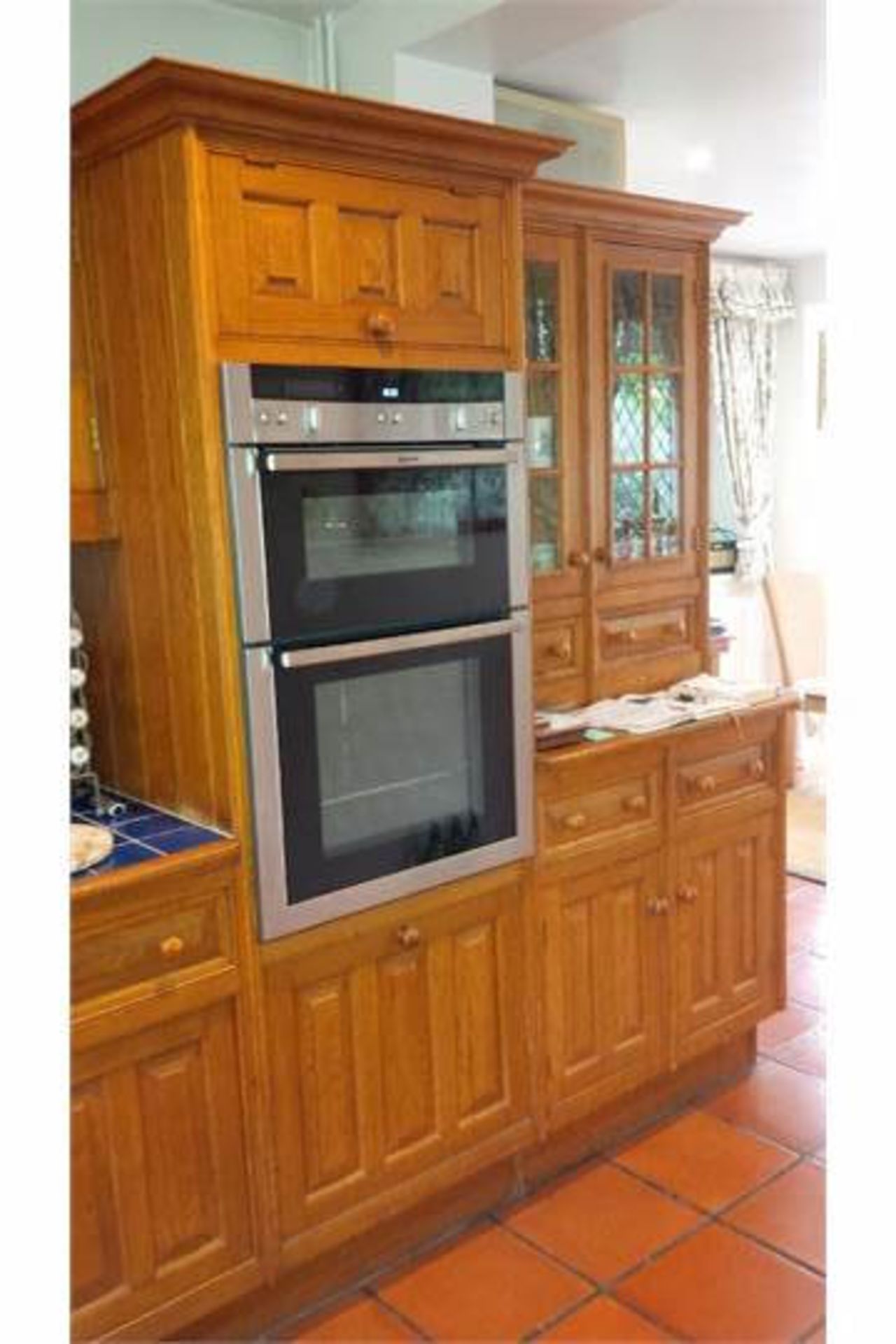 Luxury Used Smallbone English Oak Kitchen and Appliances - Image 10 of 11