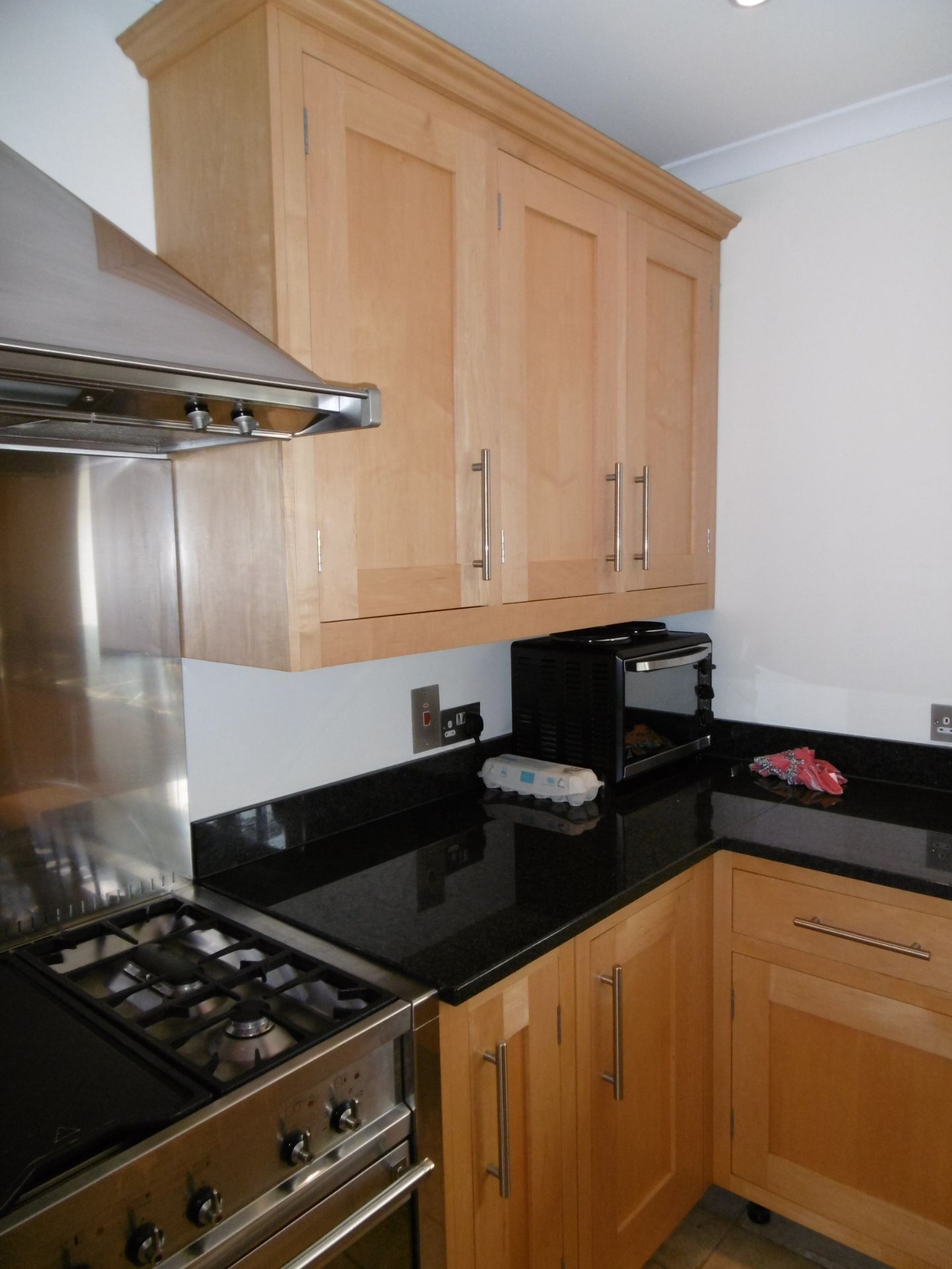 Luxury Used Maple Kitchen with Appliances including Range Cooker - Image 2 of 5