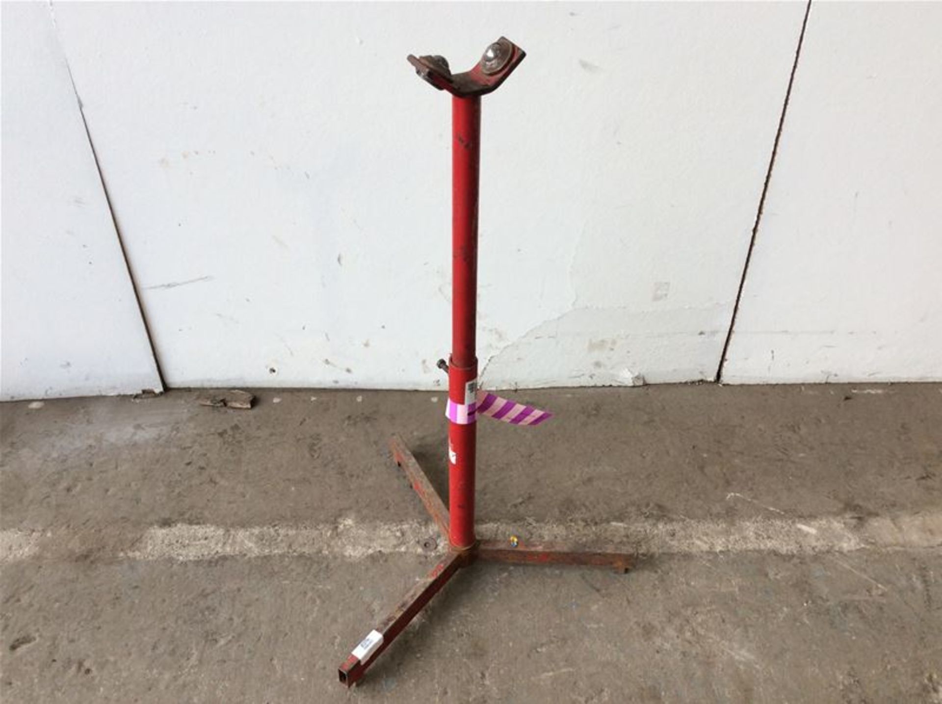 PIPE STAND WITH ROLLER HEAD
