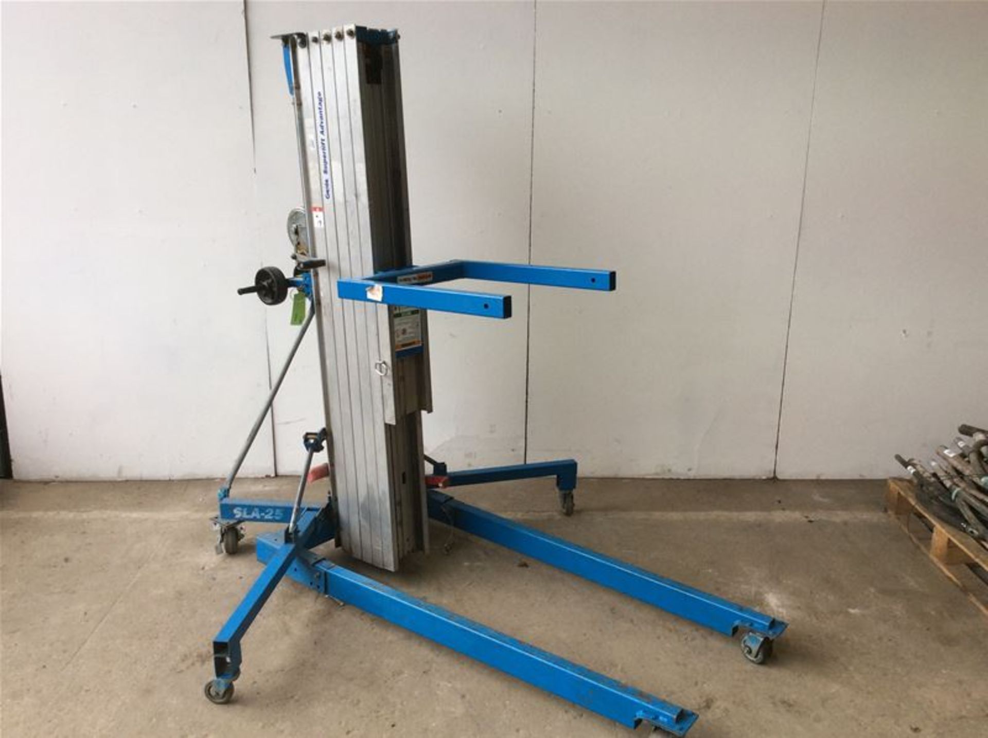 GENIE SUPERLIFT ADVANTAGE SLA25 295KG LIFTER STACKER 7.6M