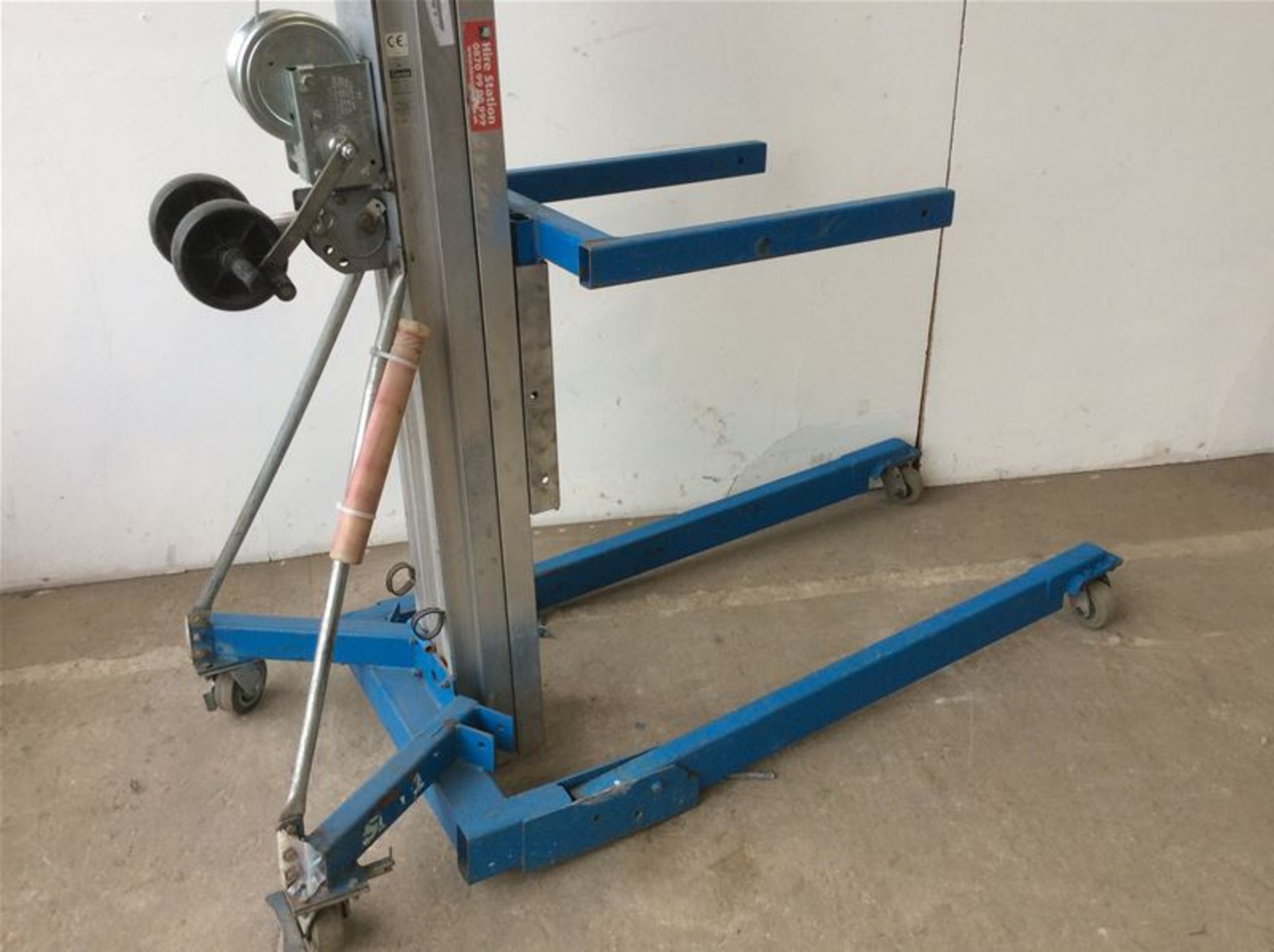 GENIE SUPERLIFT SLA10 454KG LIFTER/STACKER - MANUAL WITH FORK ATTCHMENT