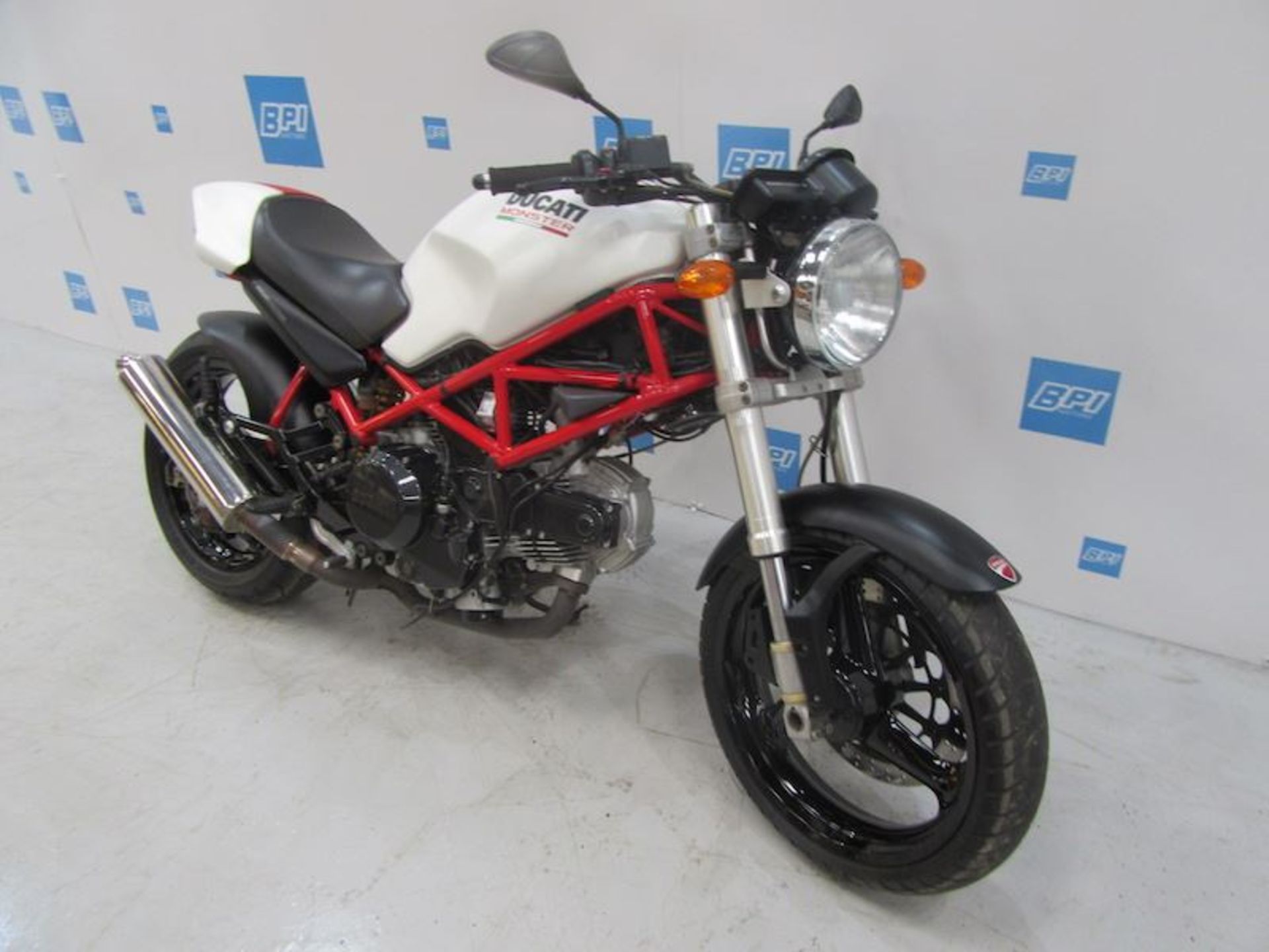 2000 Ducati Monster M600 - Image 2 of 5