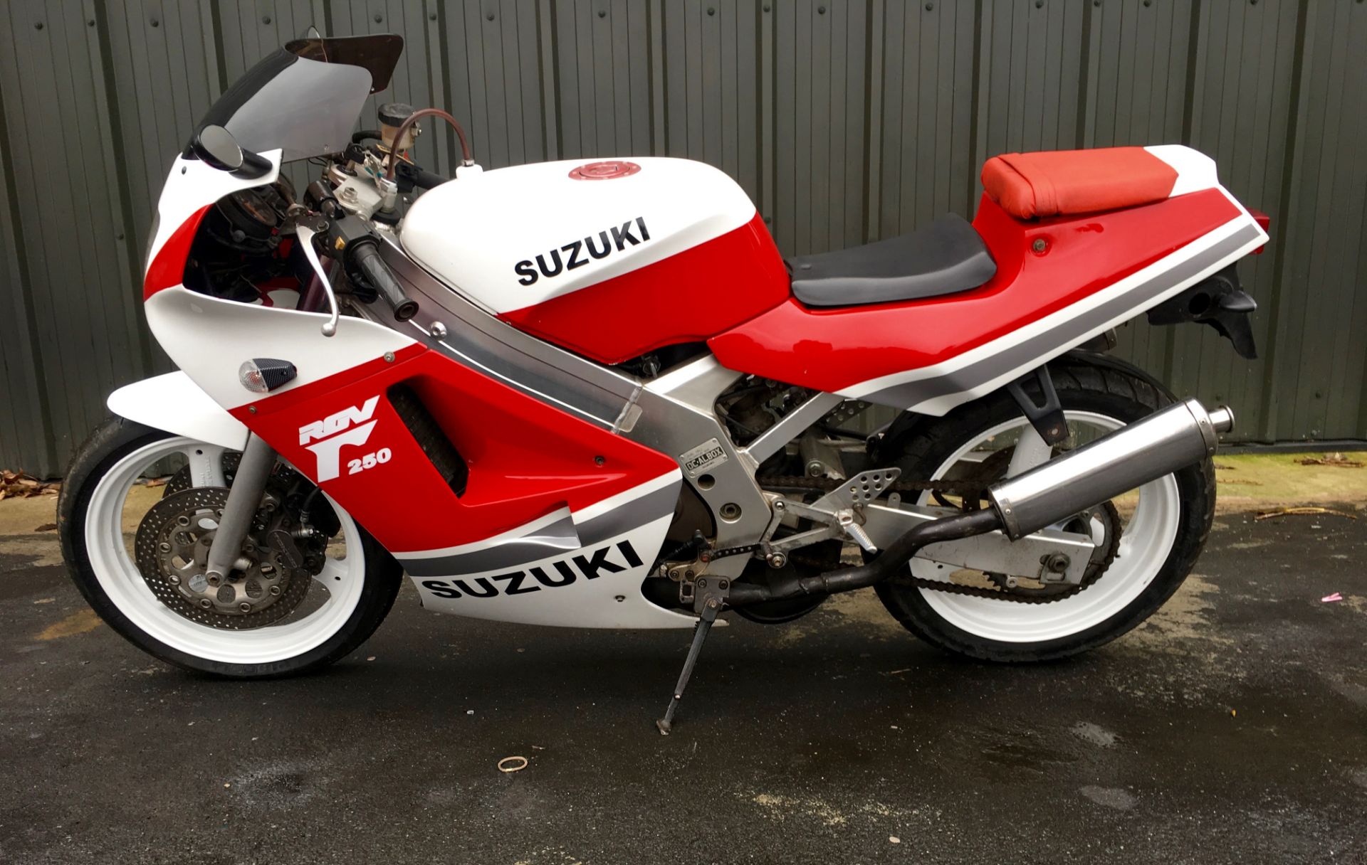 Suzuki RGV250 2 Stroke - Image 5 of 9