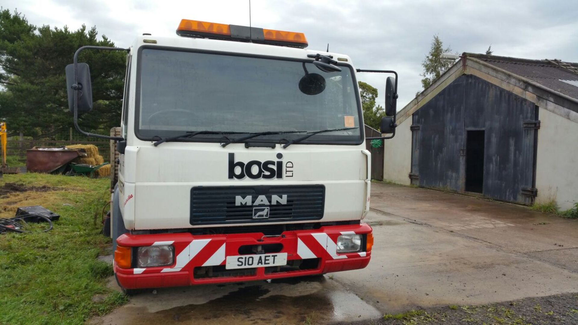 MAN 8.163 7.5T Sleeper cab Beavertail lorry fitted with 2004 Palfinger PKG7001 crane - Image 2 of 10