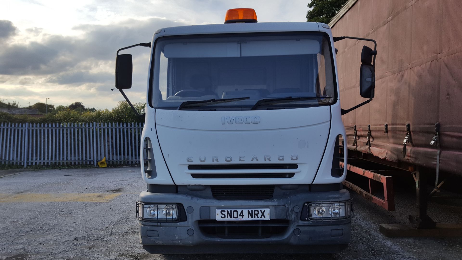 2004 Iveco Cargo Beavertail Plant Wagon with winch - Image 2 of 11