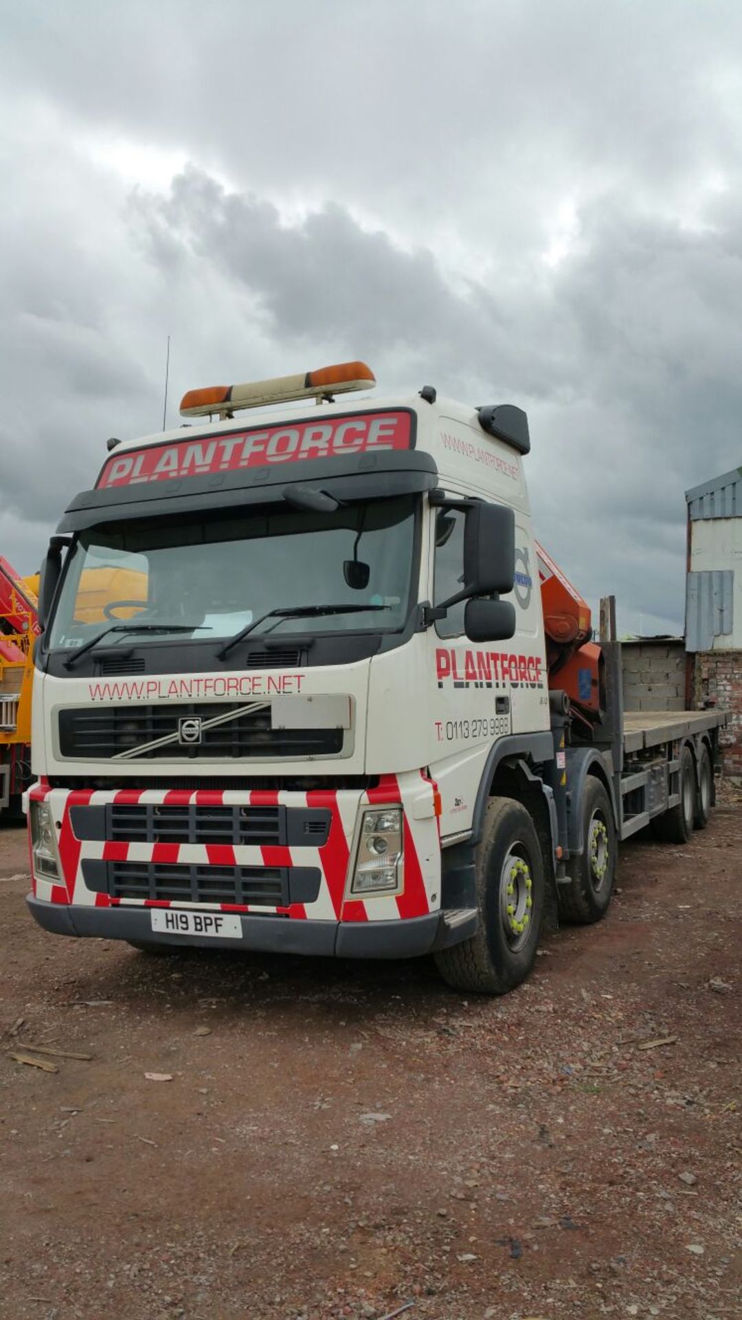 2007 Volvo 8x4 380 hp Flat bed fitted with Pesci 585/5 Crane - Image 6 of 8