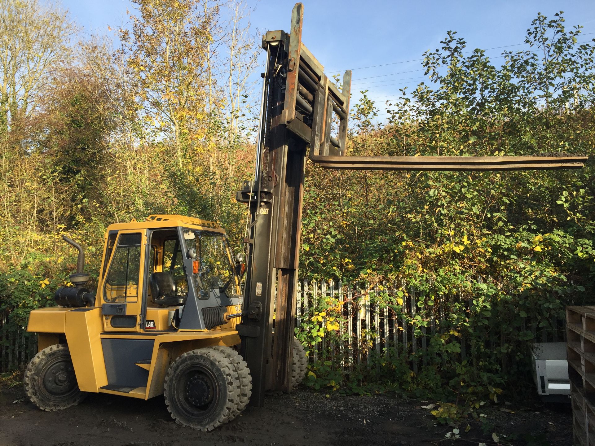 2001 CAT DP90 9 TONNE DIESEL FORKLIFT - Image 10 of 10