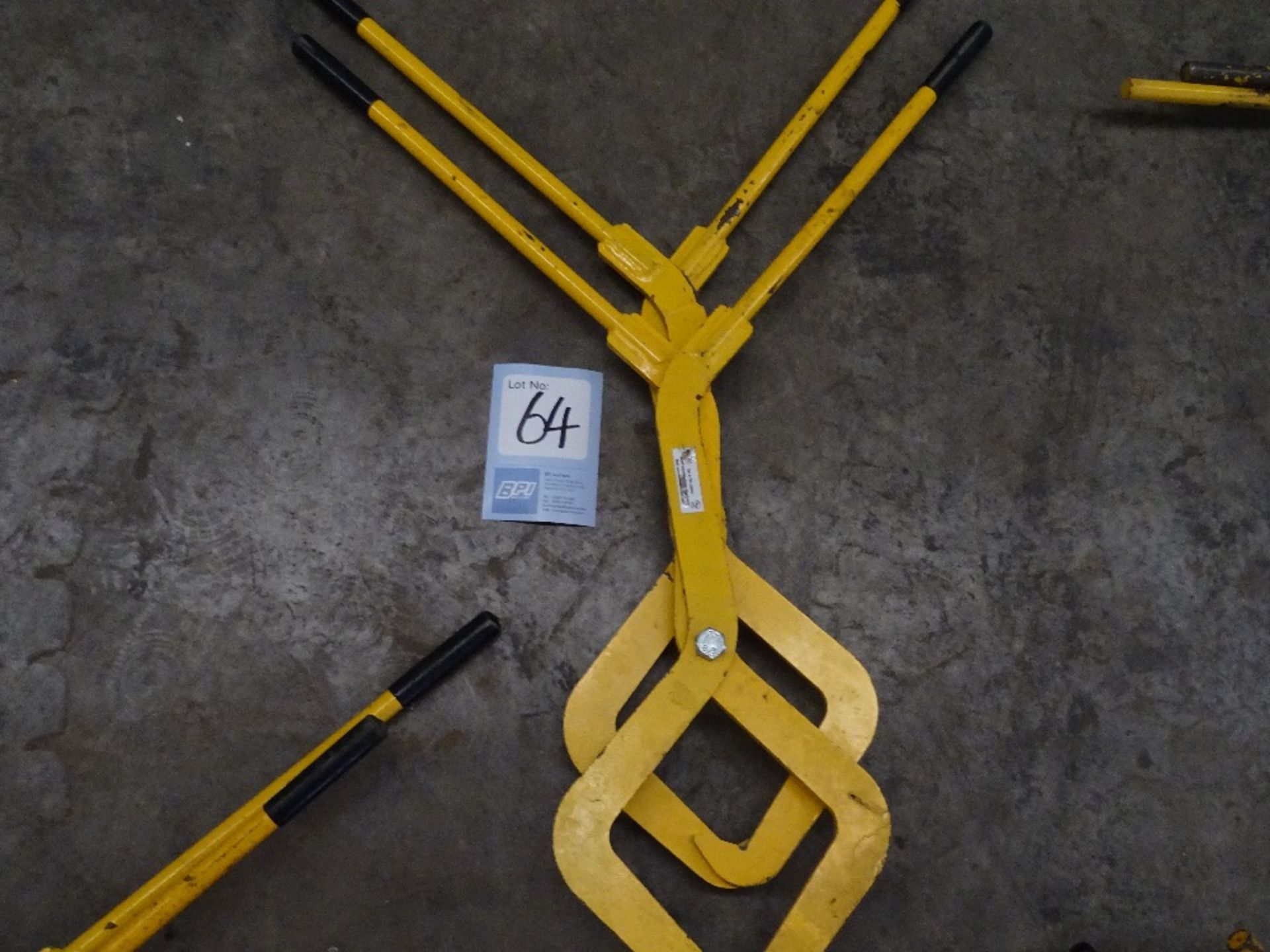 2 BALLAST & TRACK WOODEN SLEEPER TONGS