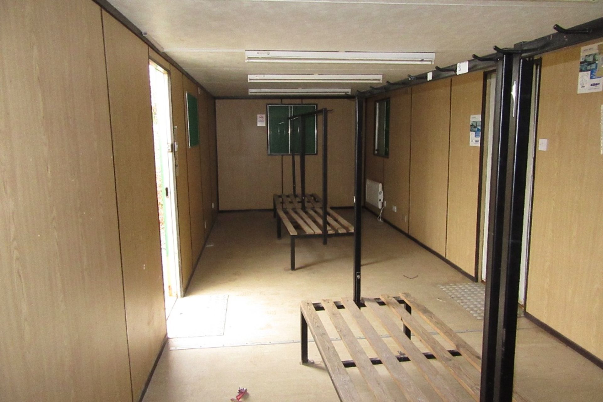 E52143 32ft x 10ft Anti Vandal Changing Room - Image 5 of 6