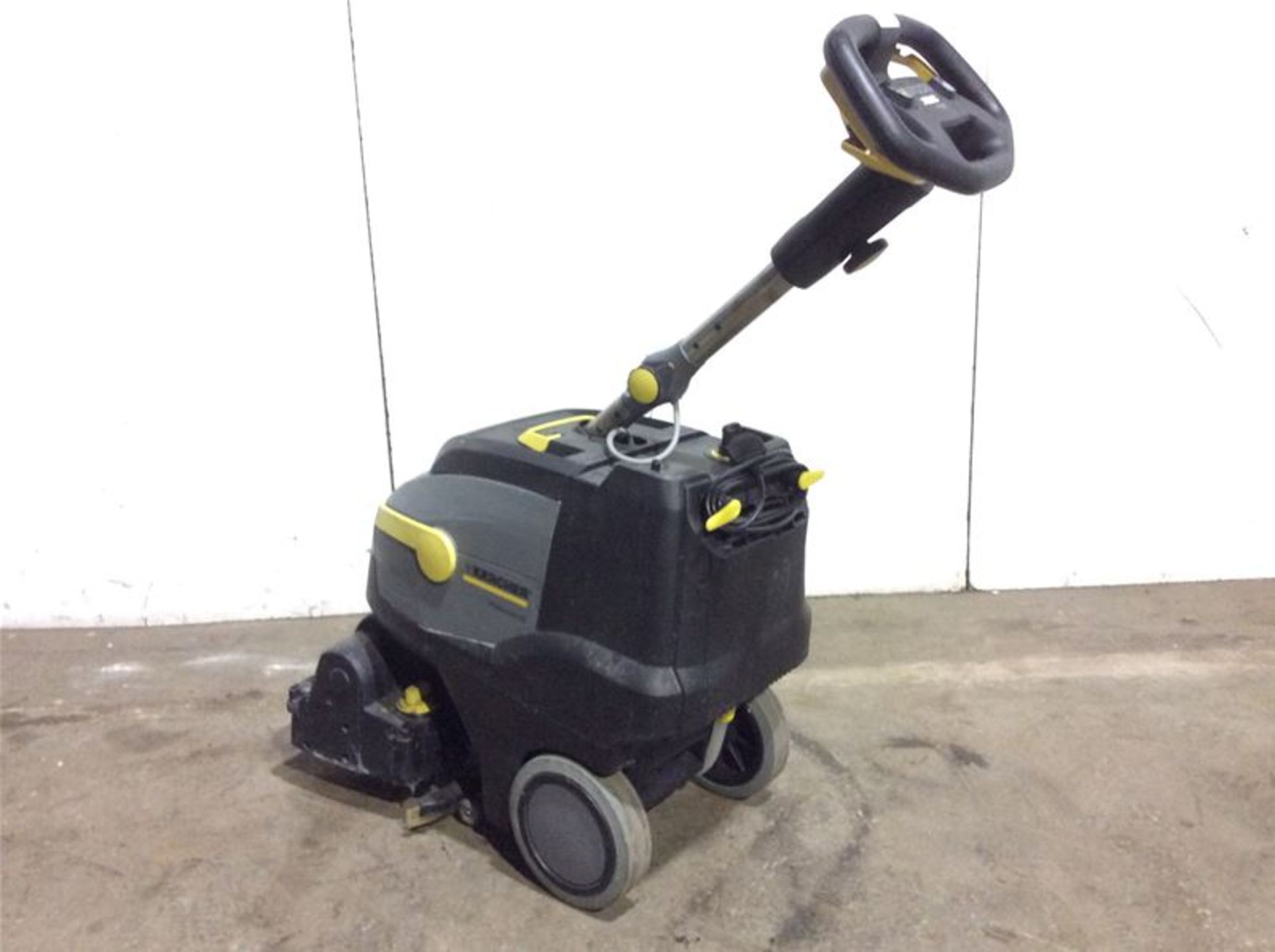 KARCHER BR 35/12 C WALK-BEHIND COMPACT FLOOR SCRUBBER - BATTERY OPERATED - Image 2 of 5