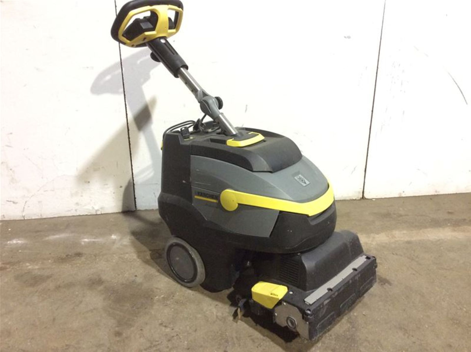 KARCHER BR 35/12 C WALK-BEHIND COMPACT FLOOR SCRUBBER - BATTERY OPERATED - Image 2 of 5