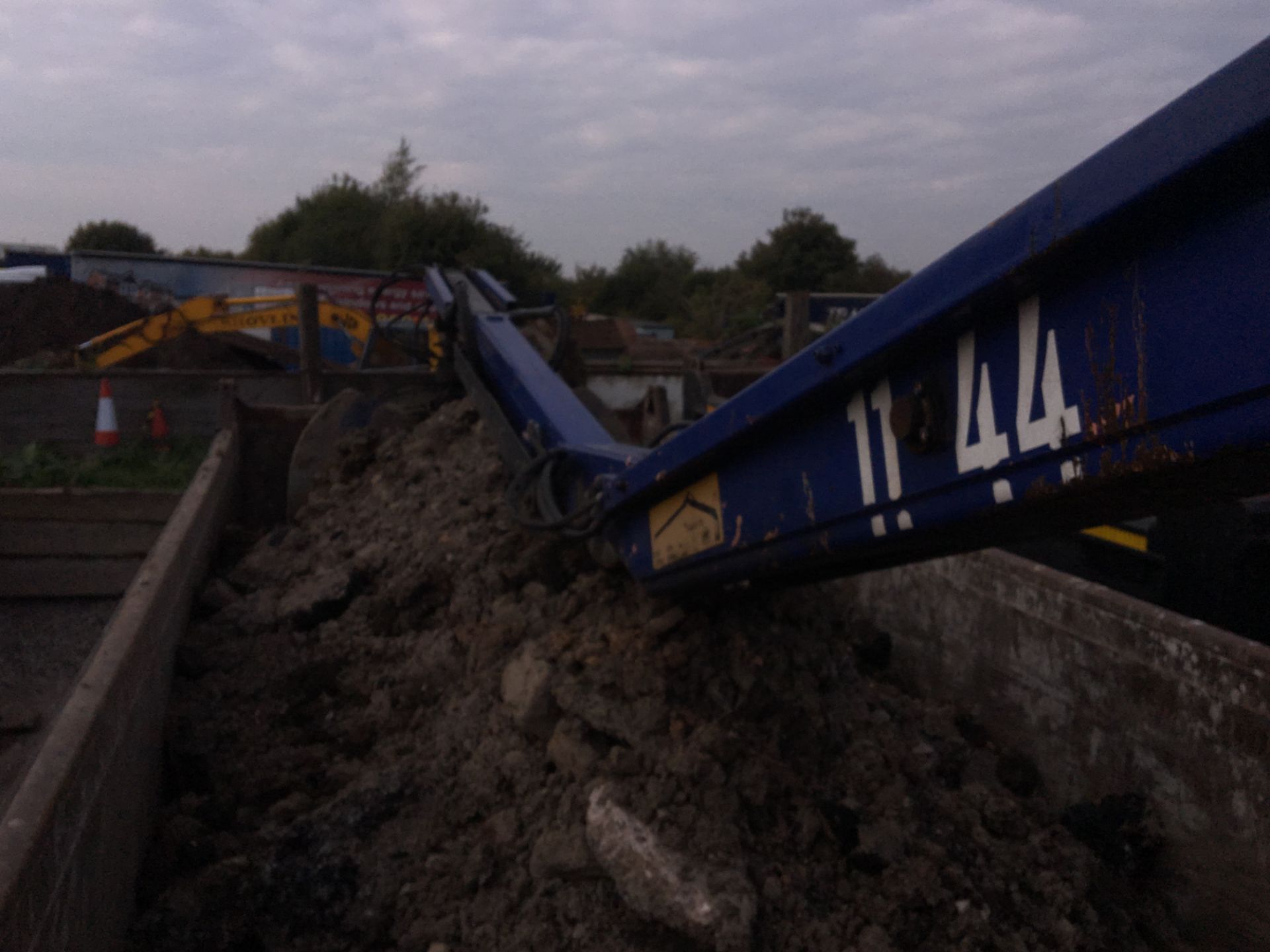 (2006) DAF CF 85.340 Rigid Tipper with HMF 5100 vehicle mounted crane & grab attachment - Image 3 of 6