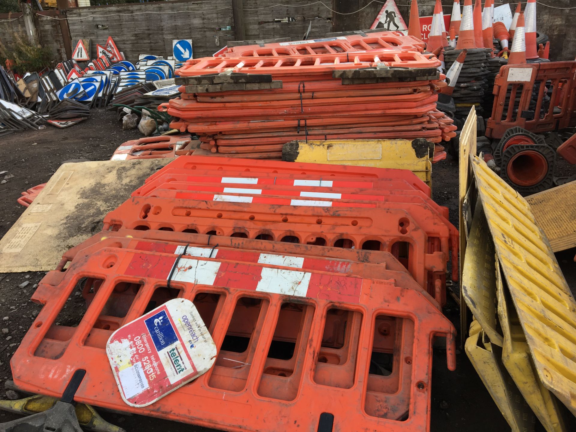 Quantity of plastic heavy duty road barriers (approx. quantity 600) etc. - Image 3 of 5