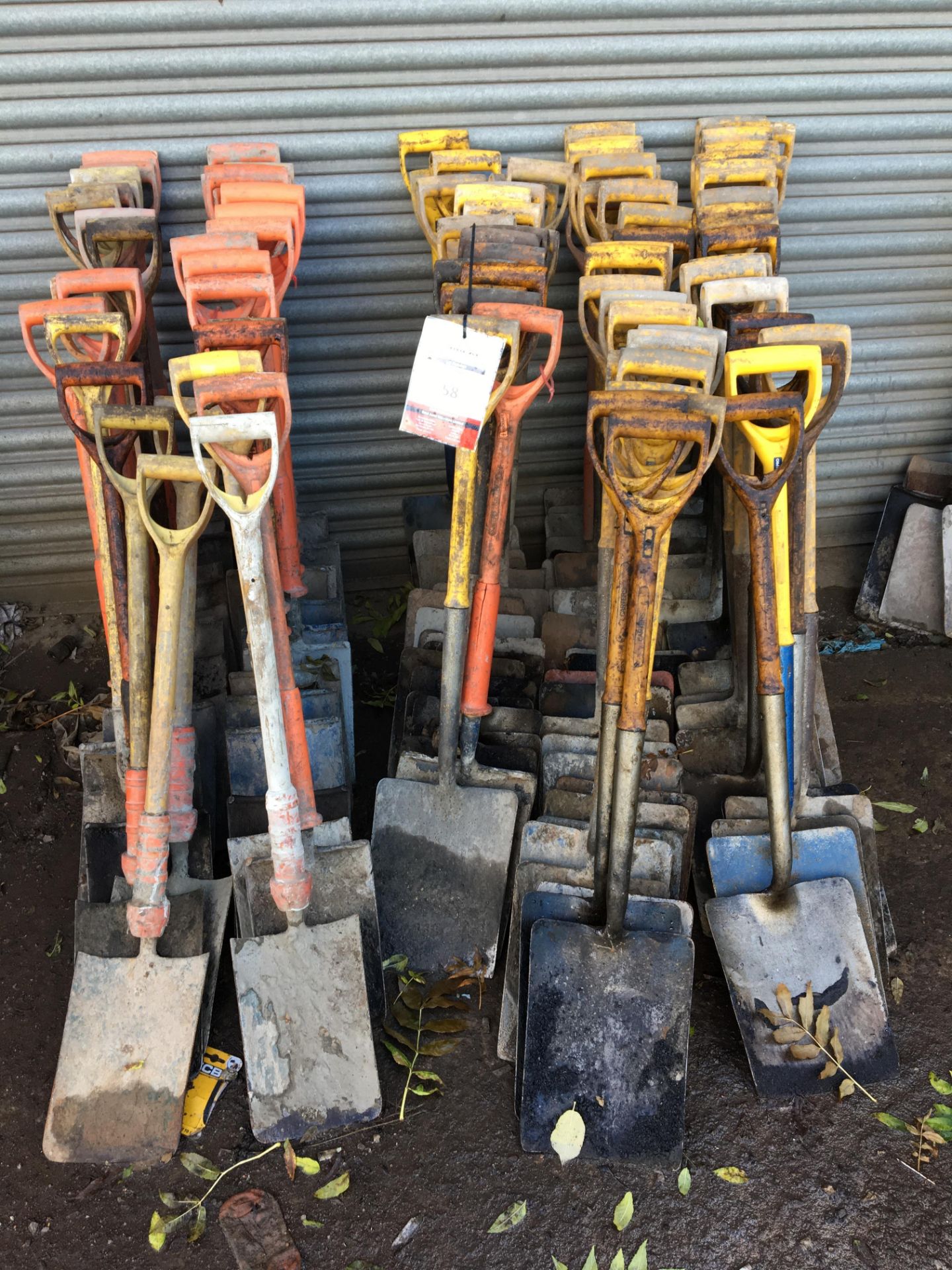 Quantity of plastic handled spades in various sizes (approx. 70)