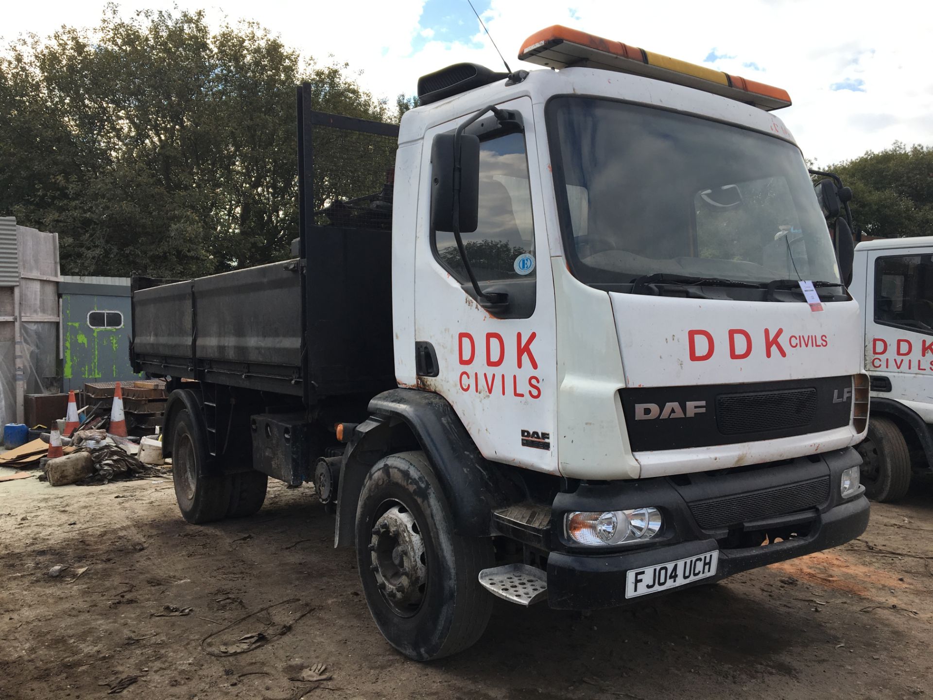 (2004) DAF LF 55.220, 5900cc, Diesel, Tipper, 18,000kg, Registration FJ04 UCH - Image 2 of 3