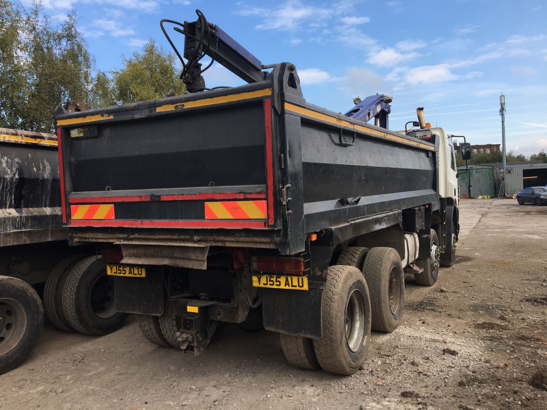 (2006) DAF CF 85.340 Rigid Tipper with HMF 5100 vehicle mounted crane & grab attachment - Image 6 of 6