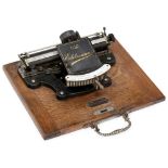 "Edelmann", 1897 Julius Pintsch, Frankfurt/M. Rare German model with shift and space keys. Serial