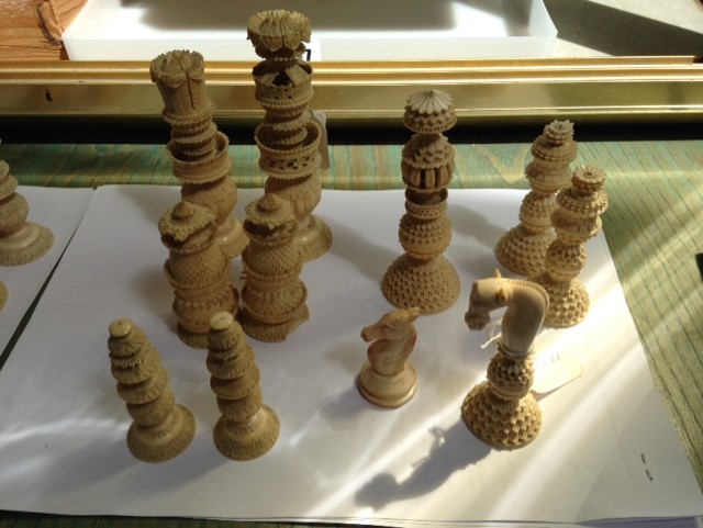 A quantity of 19th Century Anglo - Indian stained ivory chess pieces, heavily ornate, a mix of two - Image 7 of 9