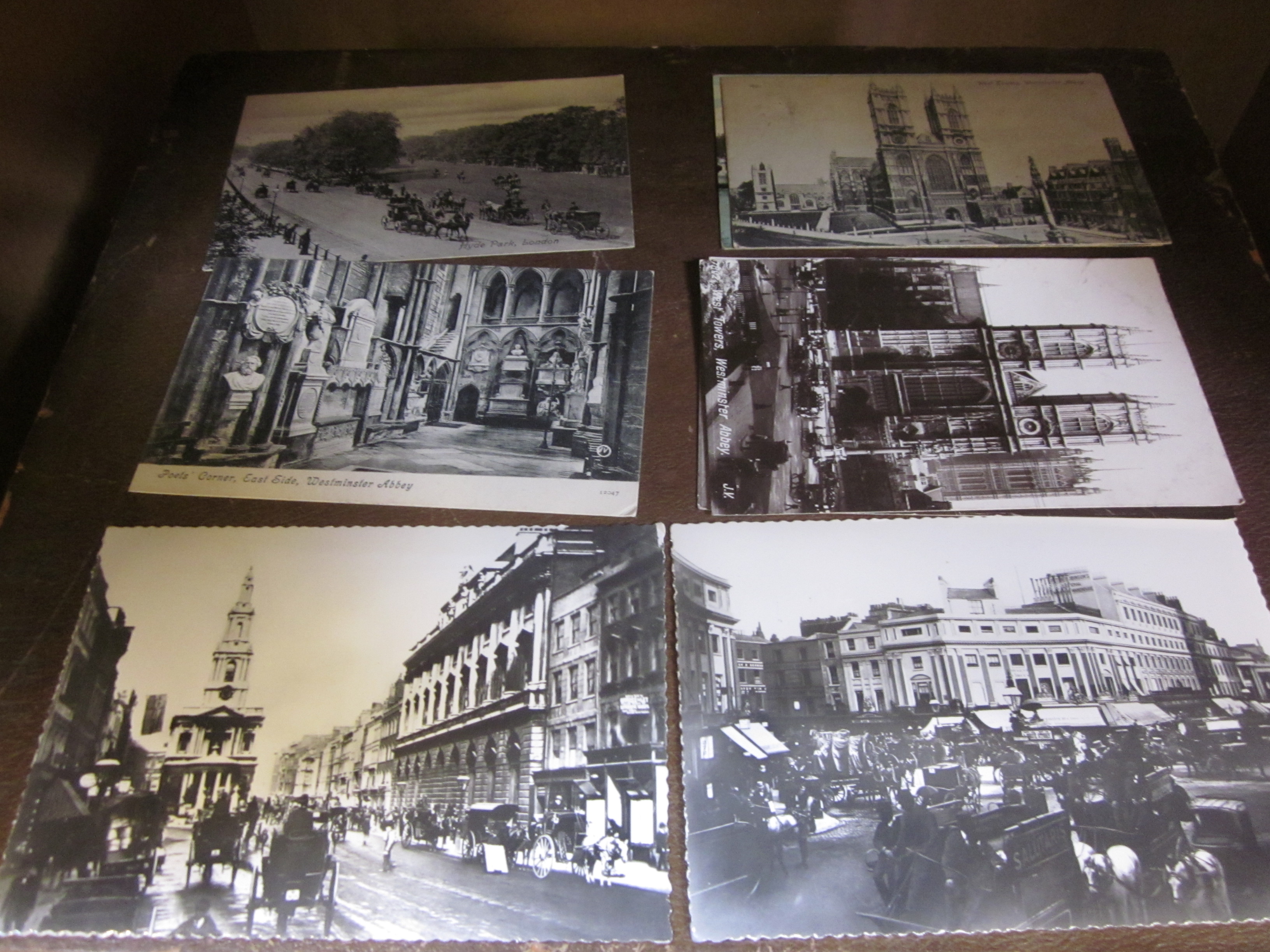 LONDON A collection of mostly early 20th Century and later topographical postcards, both colour