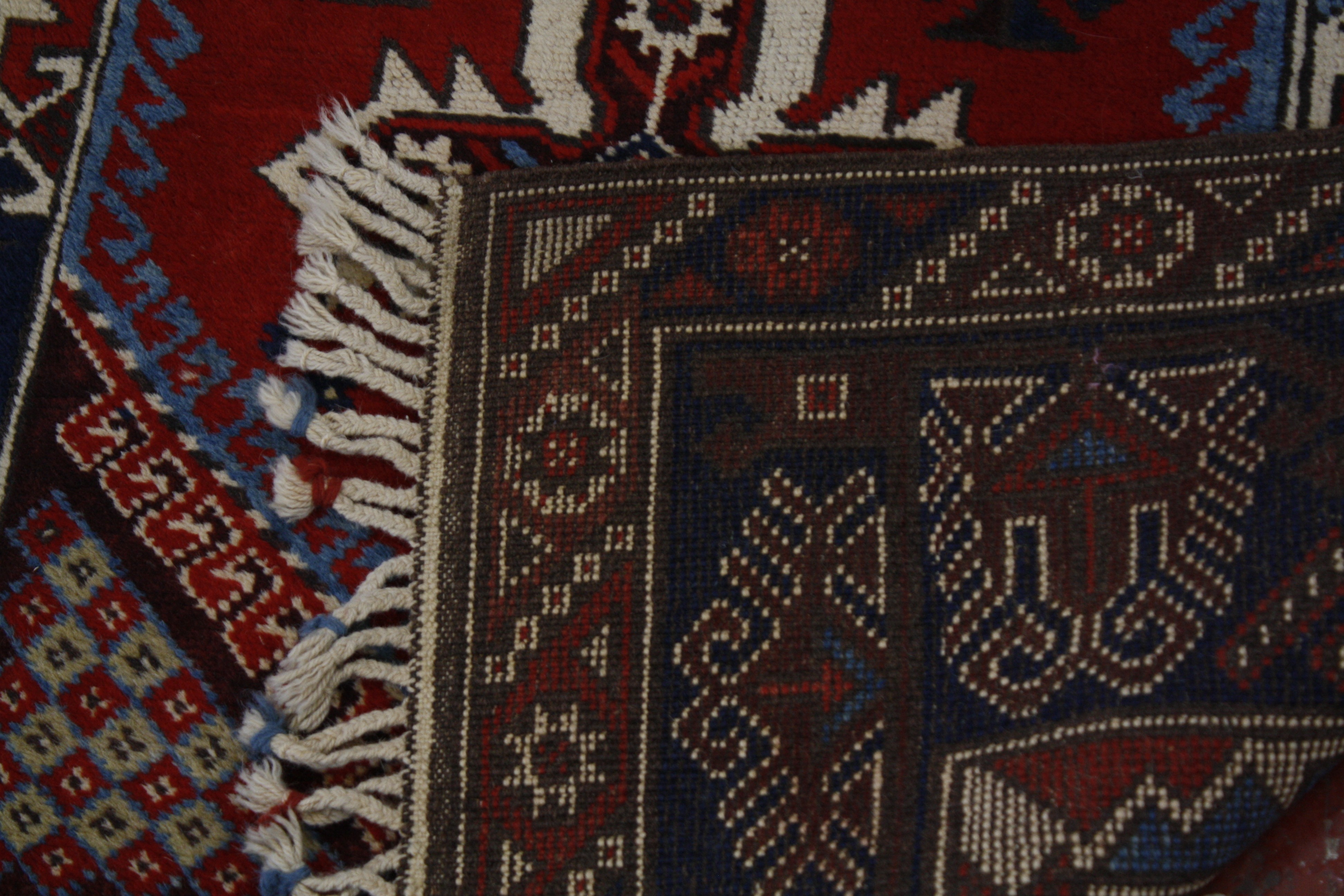 A mixed lot of modern Middle Eastern rugs - Image 2 of 8