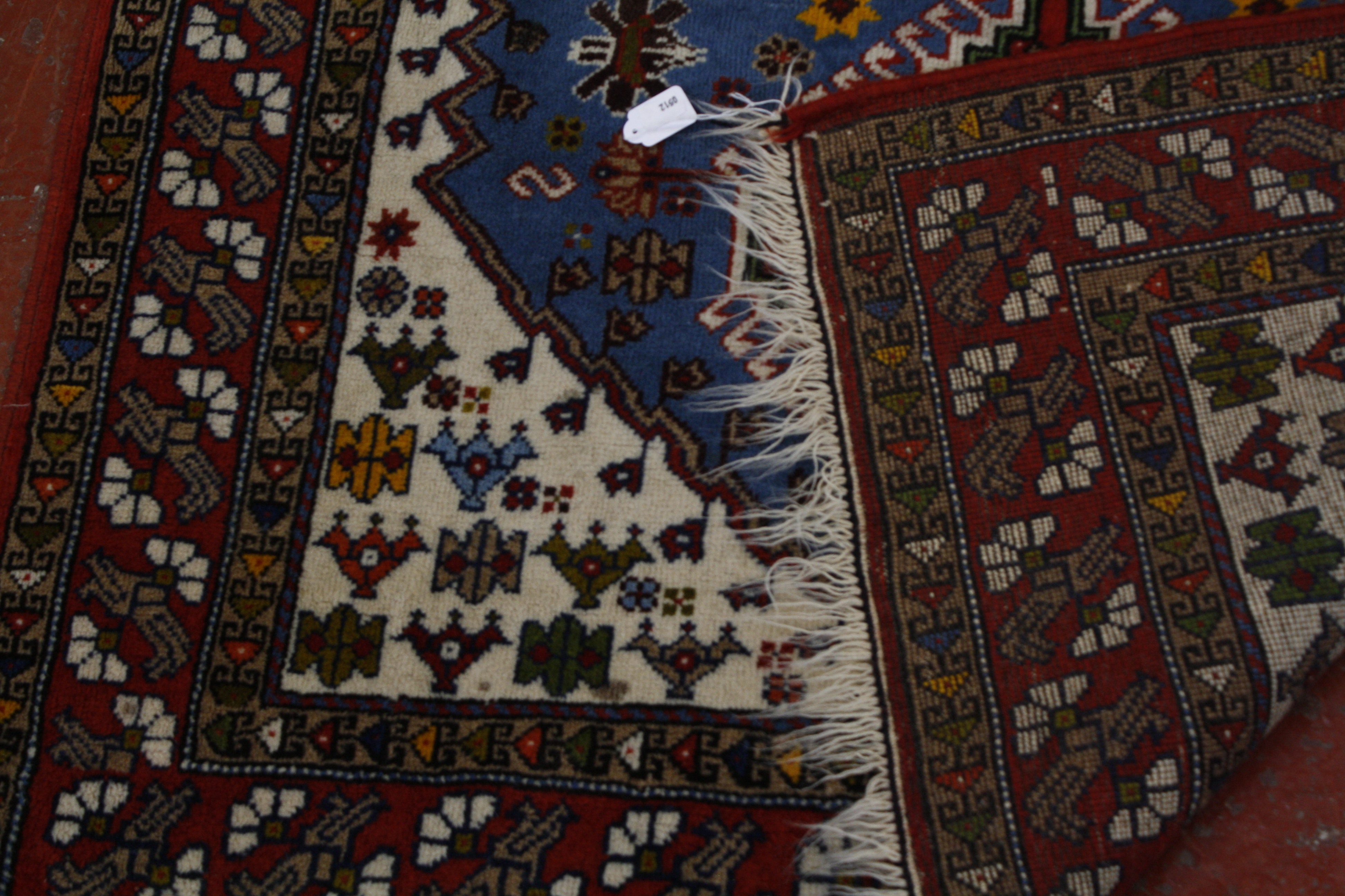 A mixed lot of modern Middle Eastern rugs - Image 4 of 8