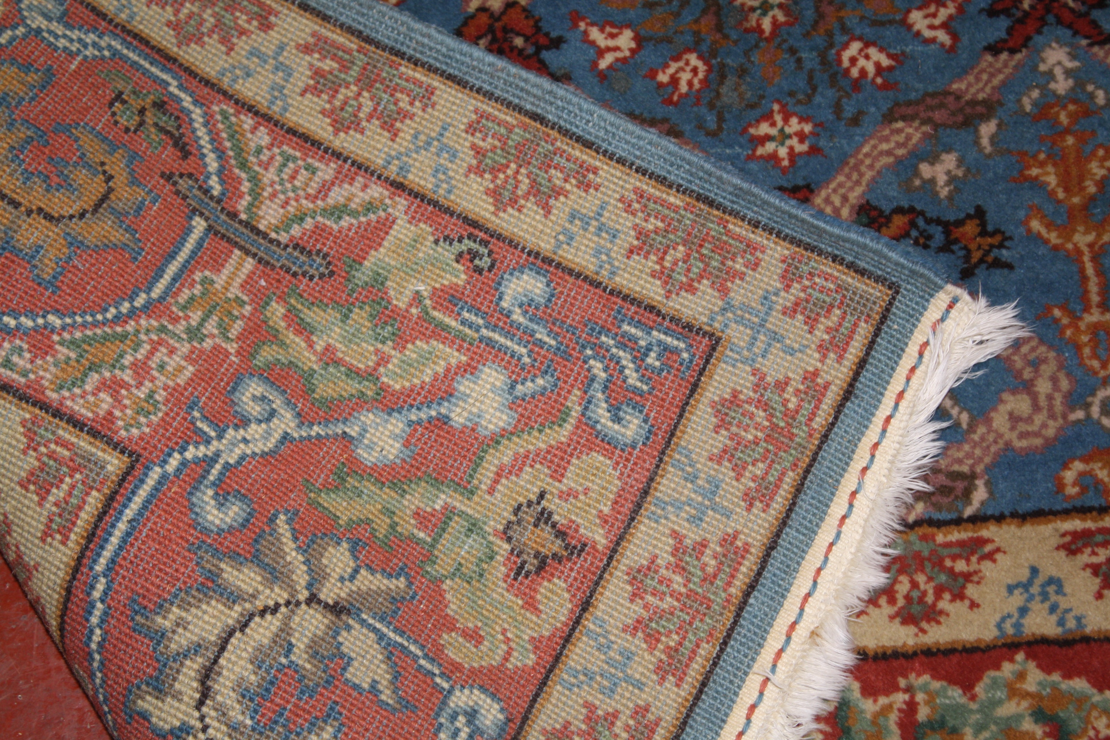 An Oriental carpet 285 x 186cm - Image 3 of 3