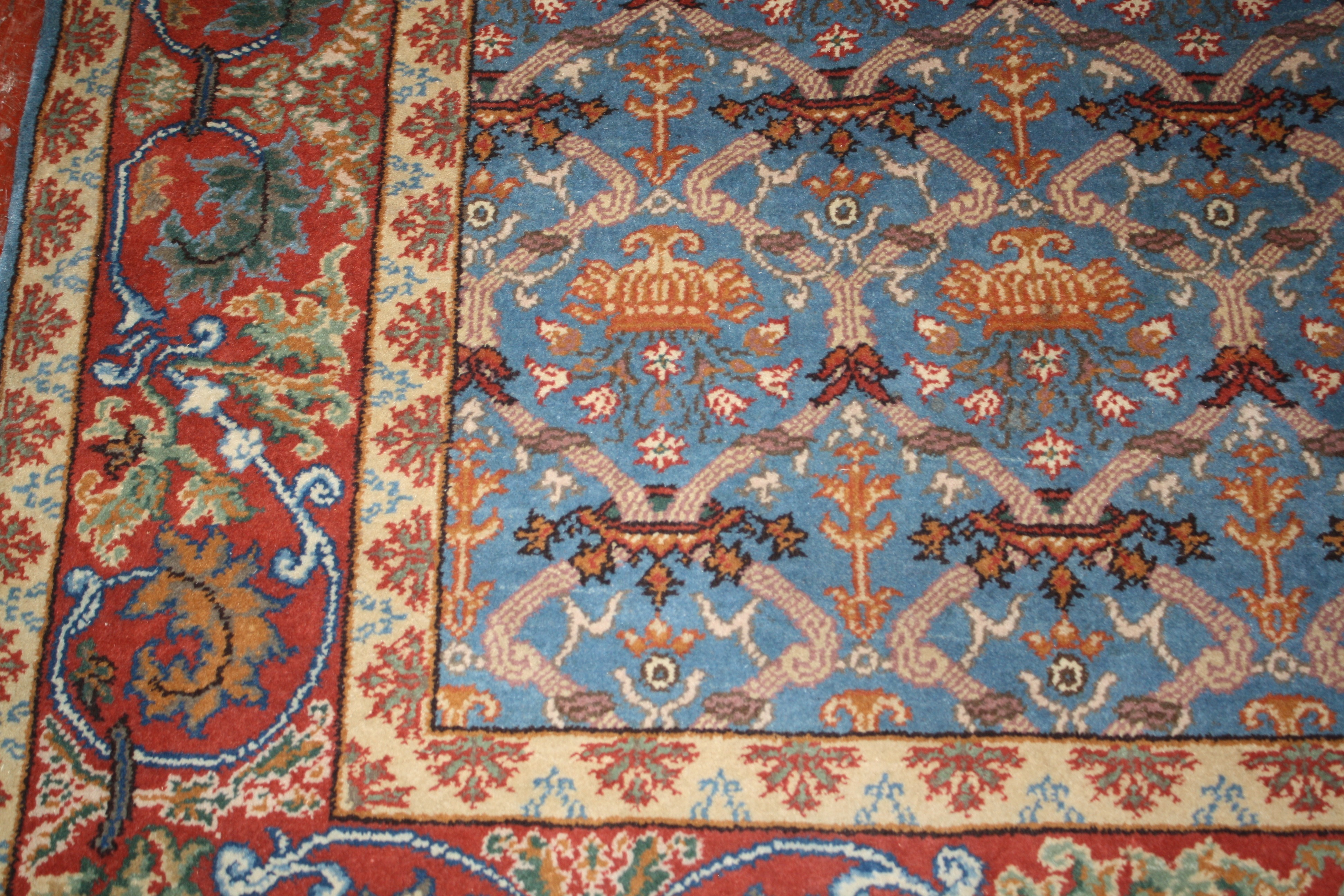 An Oriental carpet 285 x 186cm - Image 2 of 3