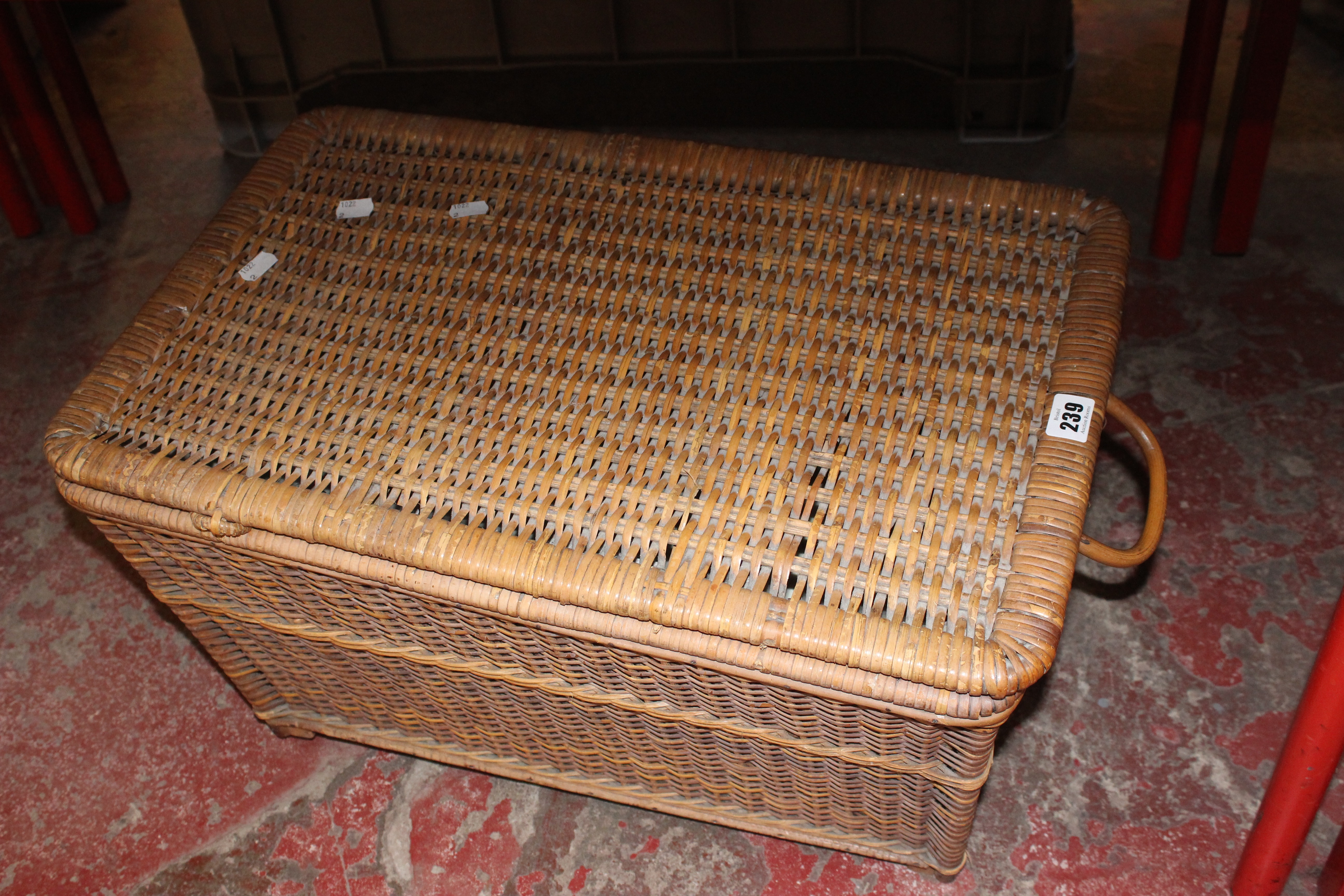 An early 20th Century wicker baby's basket. with hinged lid on casters
