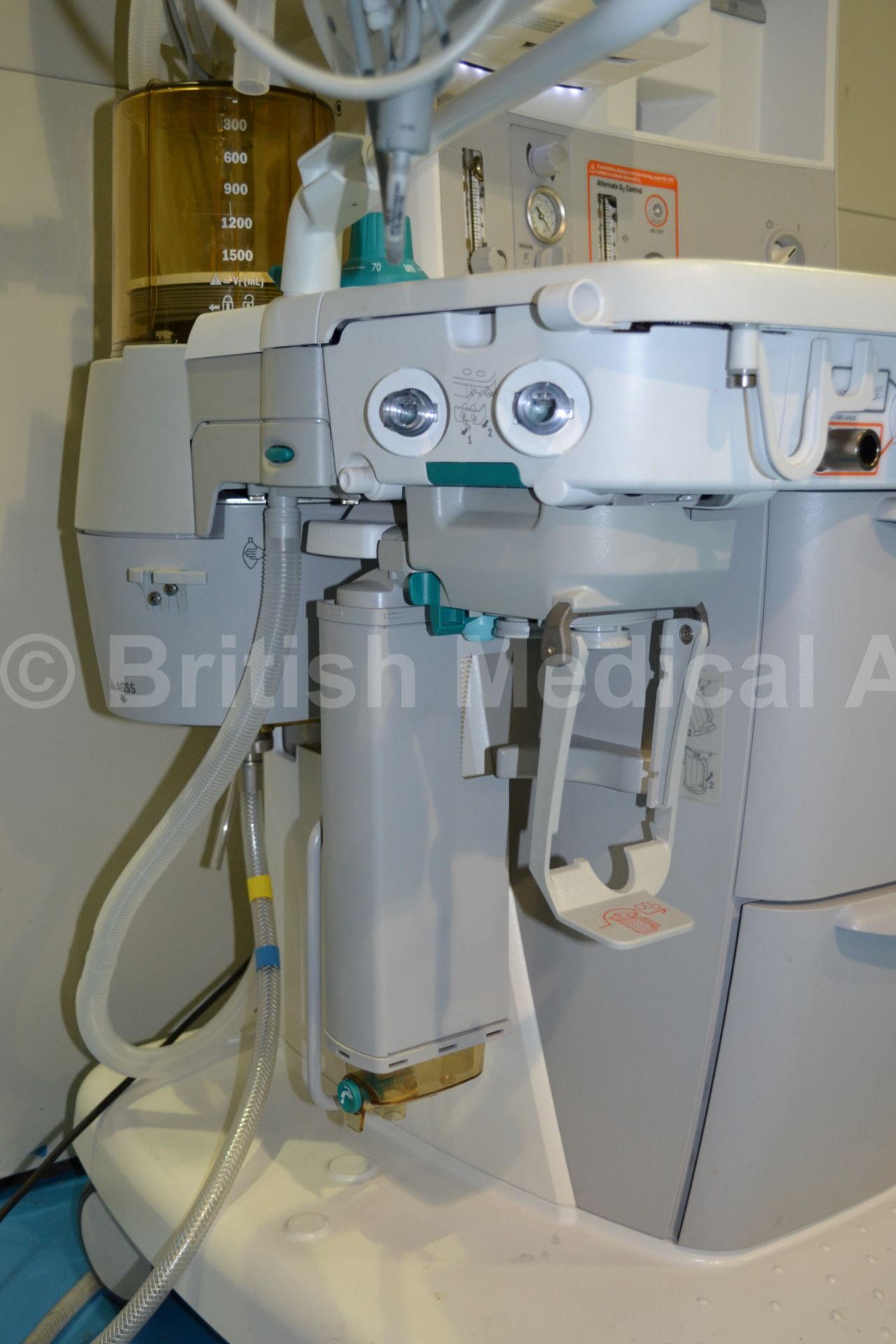 GE Datex Ohmeda Avance Anaesthetic Trolley with bu - Image 8 of 9