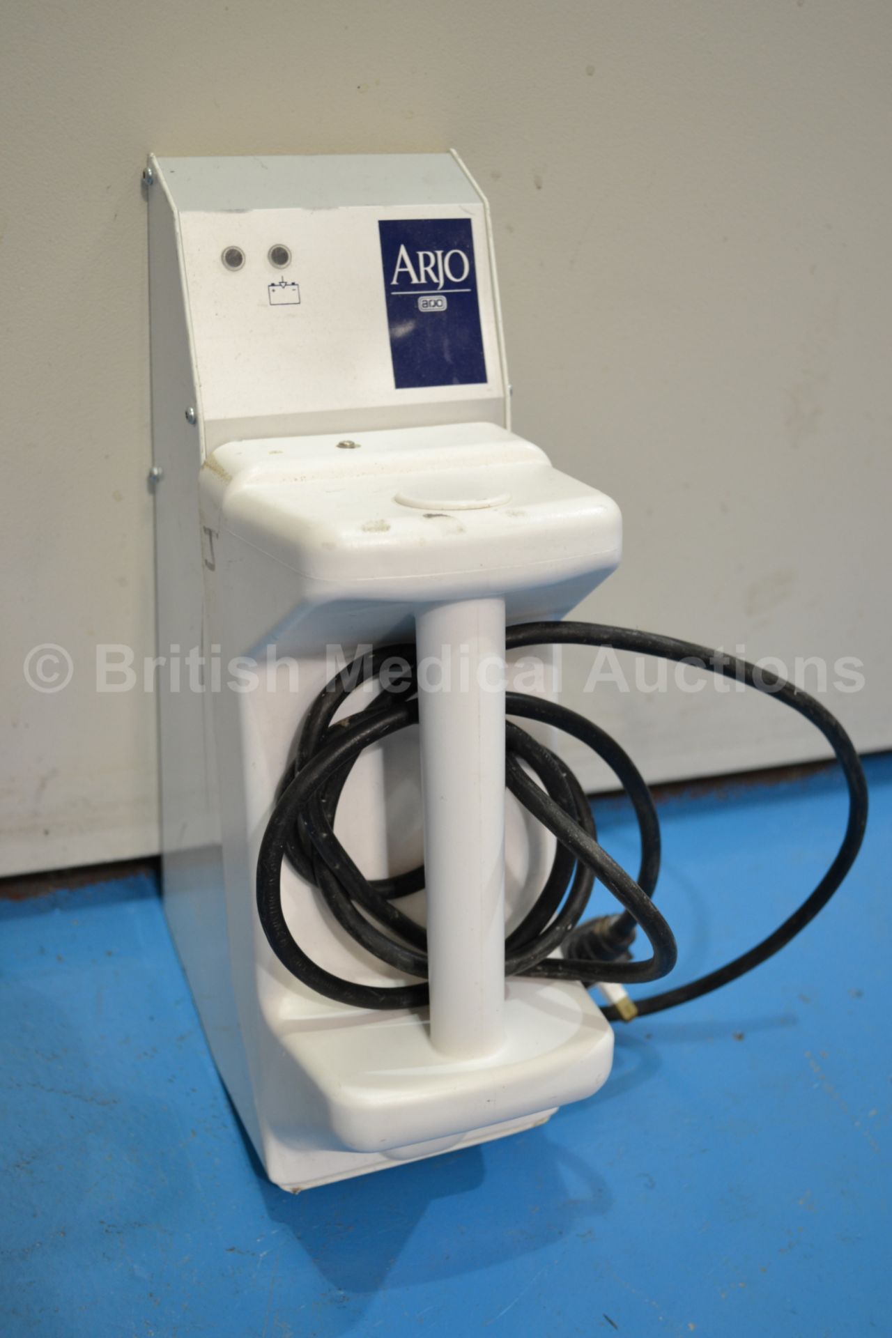 Arjo Maximove Electric Patient Hoist with Controll - Image 3 of 3