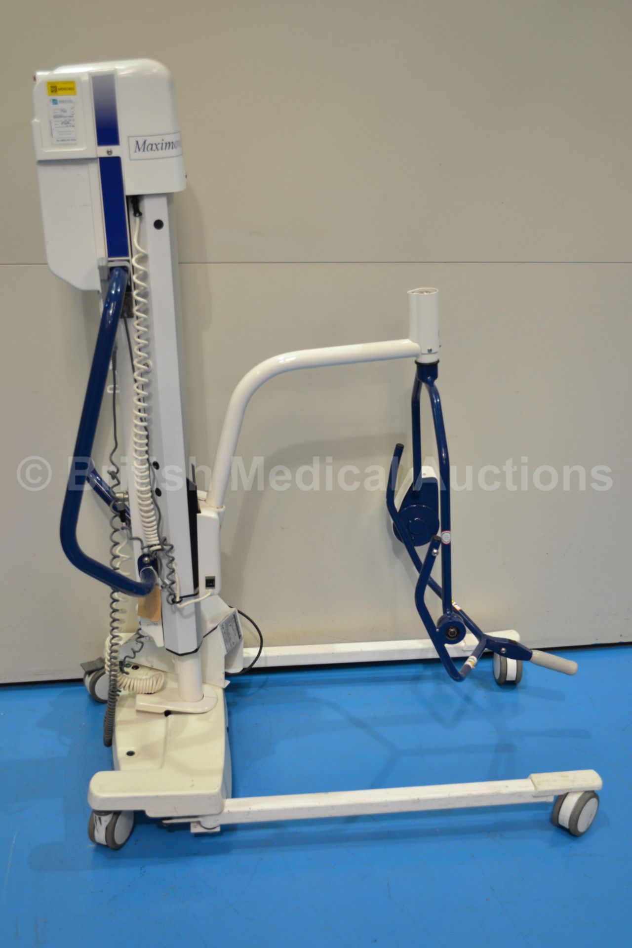 Arjo Maximove Electric Patient Hoist with Controll