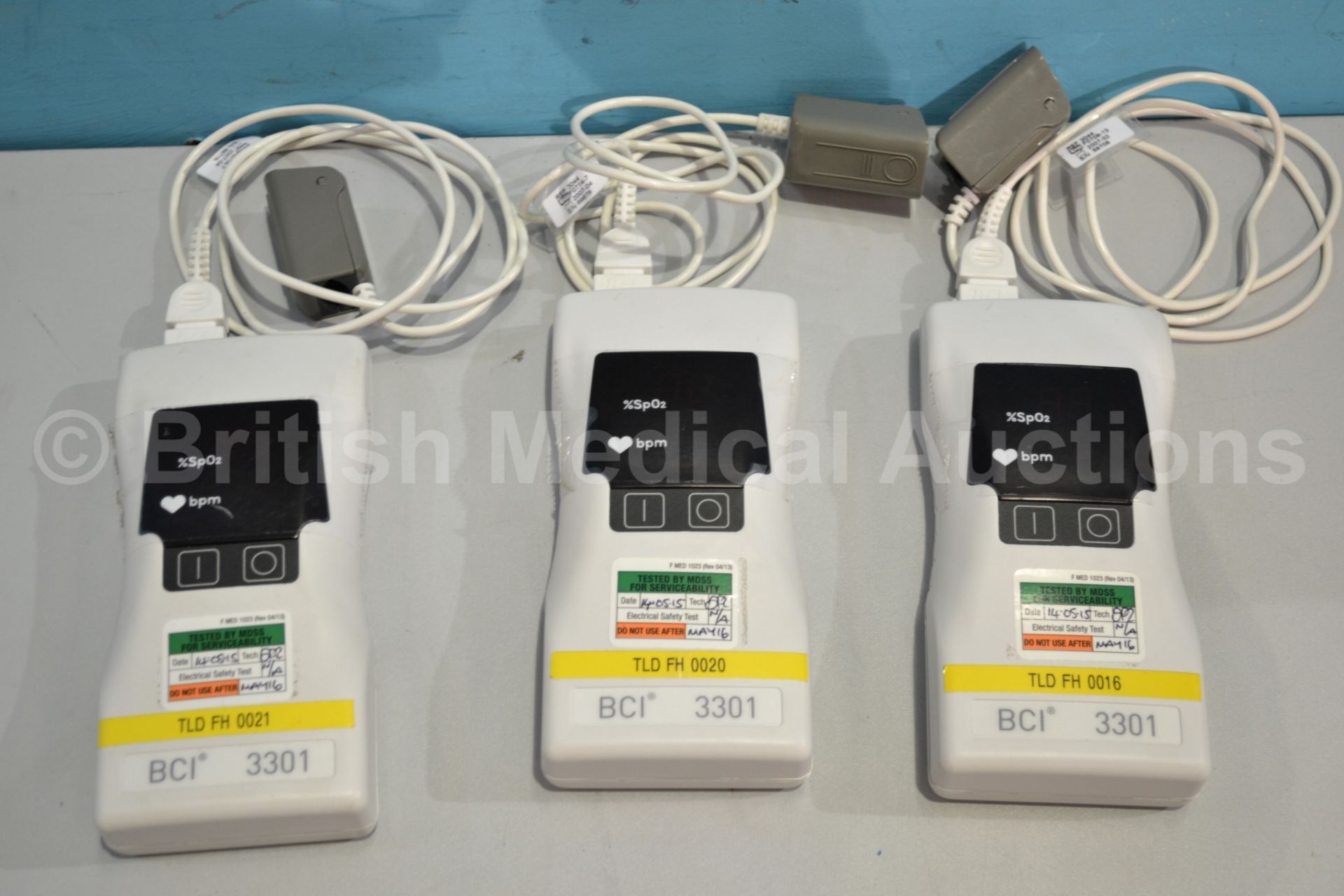 3 x BCI 3301 Handheld Oximeters with Finger Sensor - Image 2 of 2