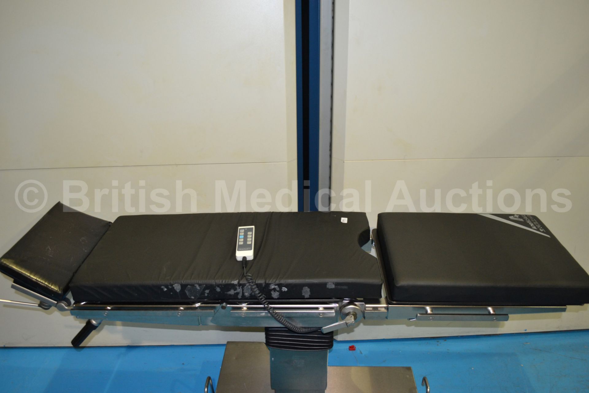 Maquet Operating Table with Controller (Tested Wor - Image 2 of 3