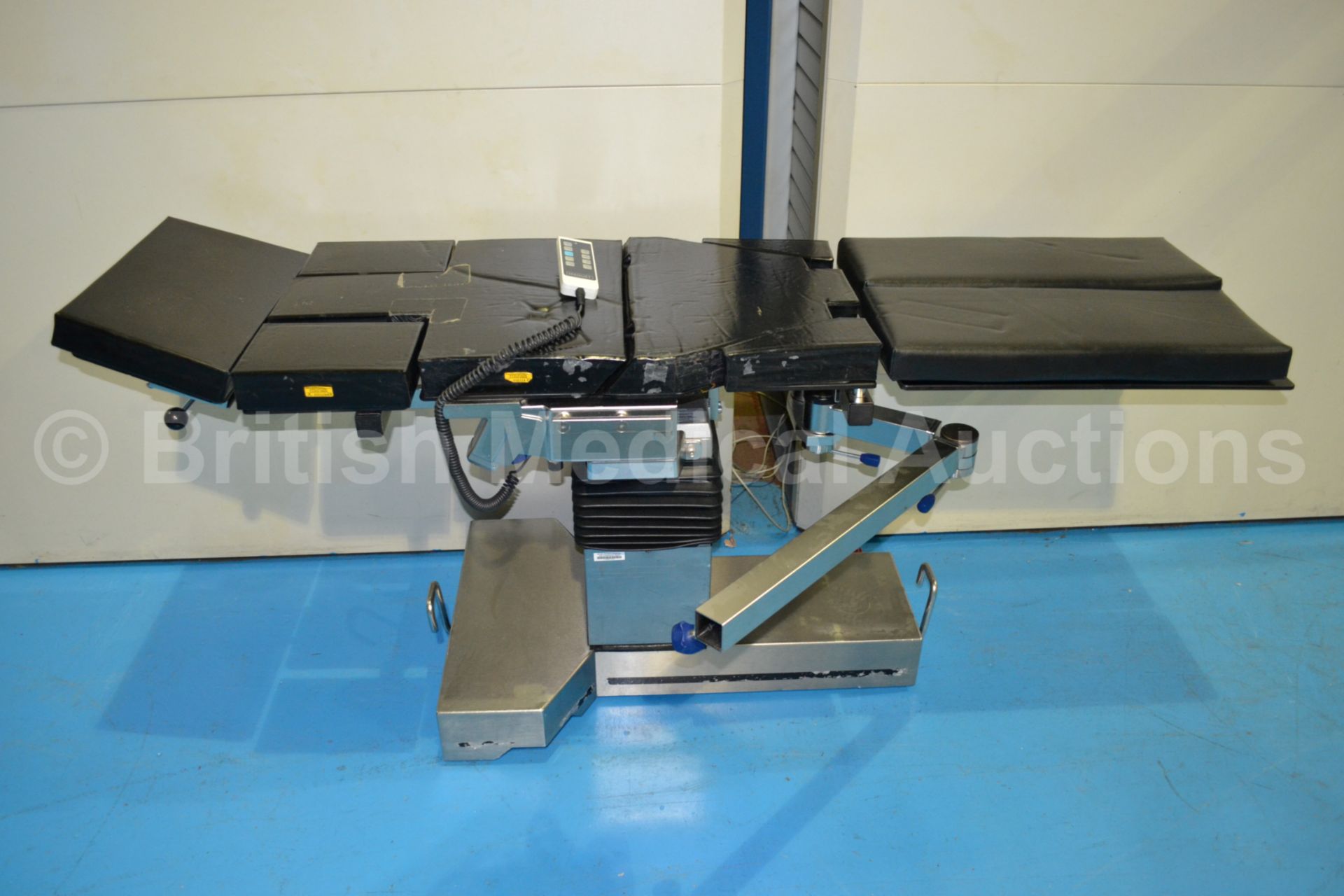 Maquet Operating Table with Lateral Leg Support Ba - Image 3 of 4