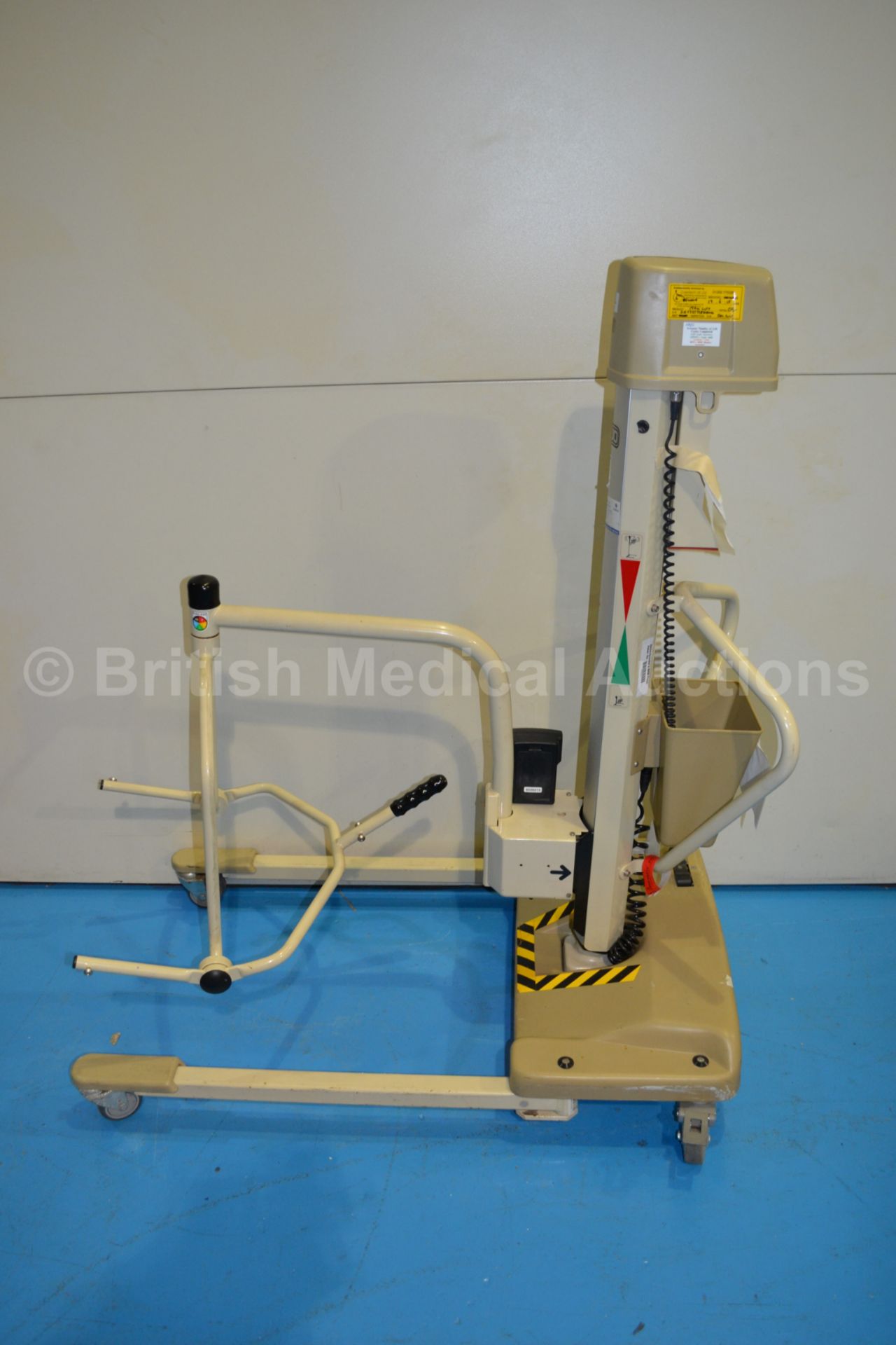 Arjo Maxilift Electric Patient Hoist with Scales a