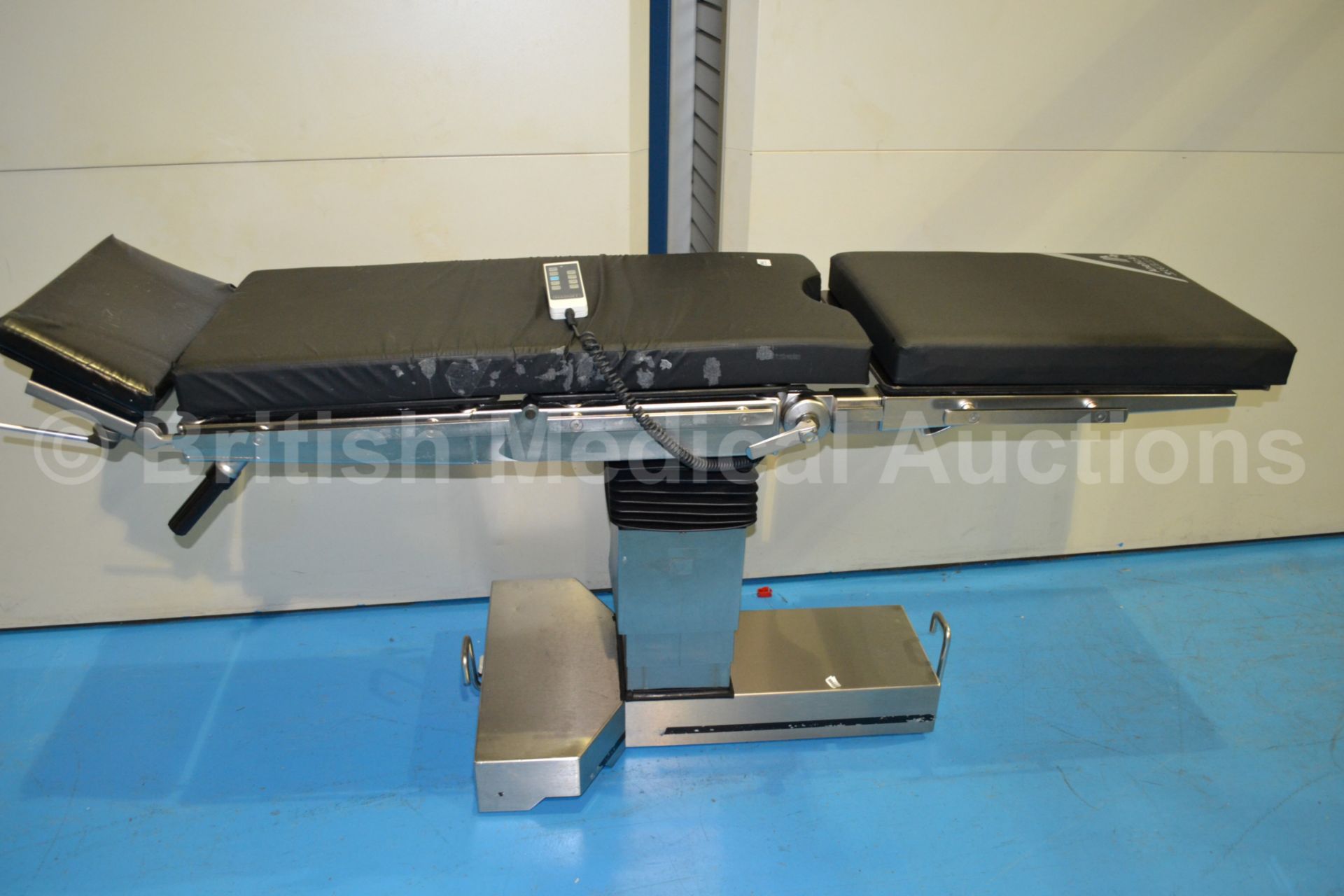 Maquet Operating Table with Controller (Tested Wor